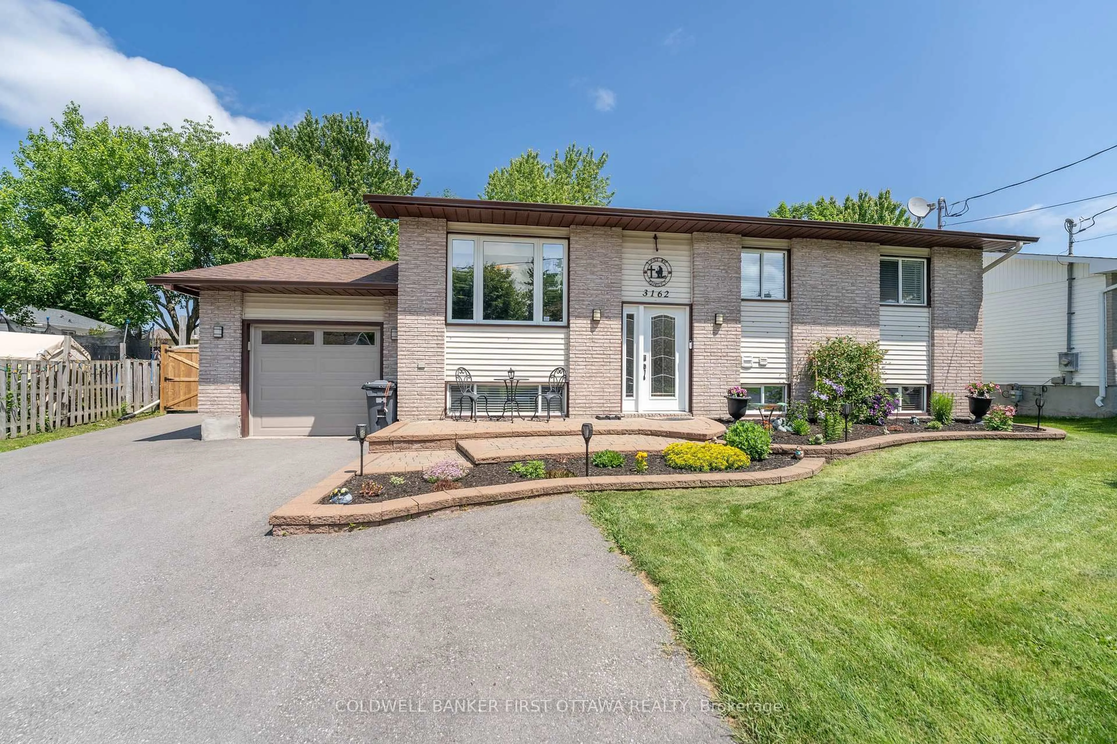 Home with brick exterior material, street for 3162 Lemay Circ, Clarence-Rockland Ontario K4K 1A5