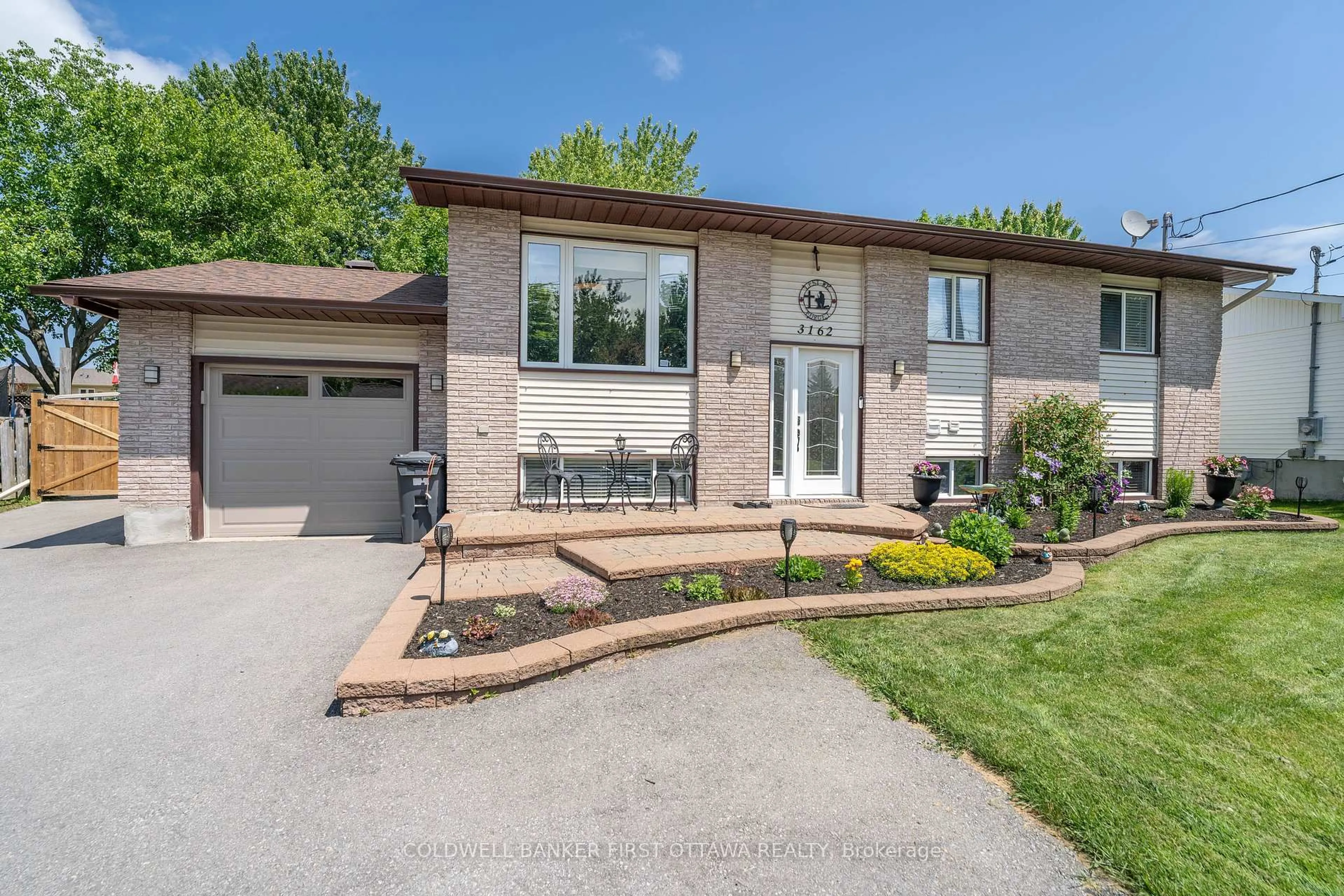 Home with brick exterior material, street for 3162 Lemay Circ, Clarence-Rockland Ontario K4K 1A5