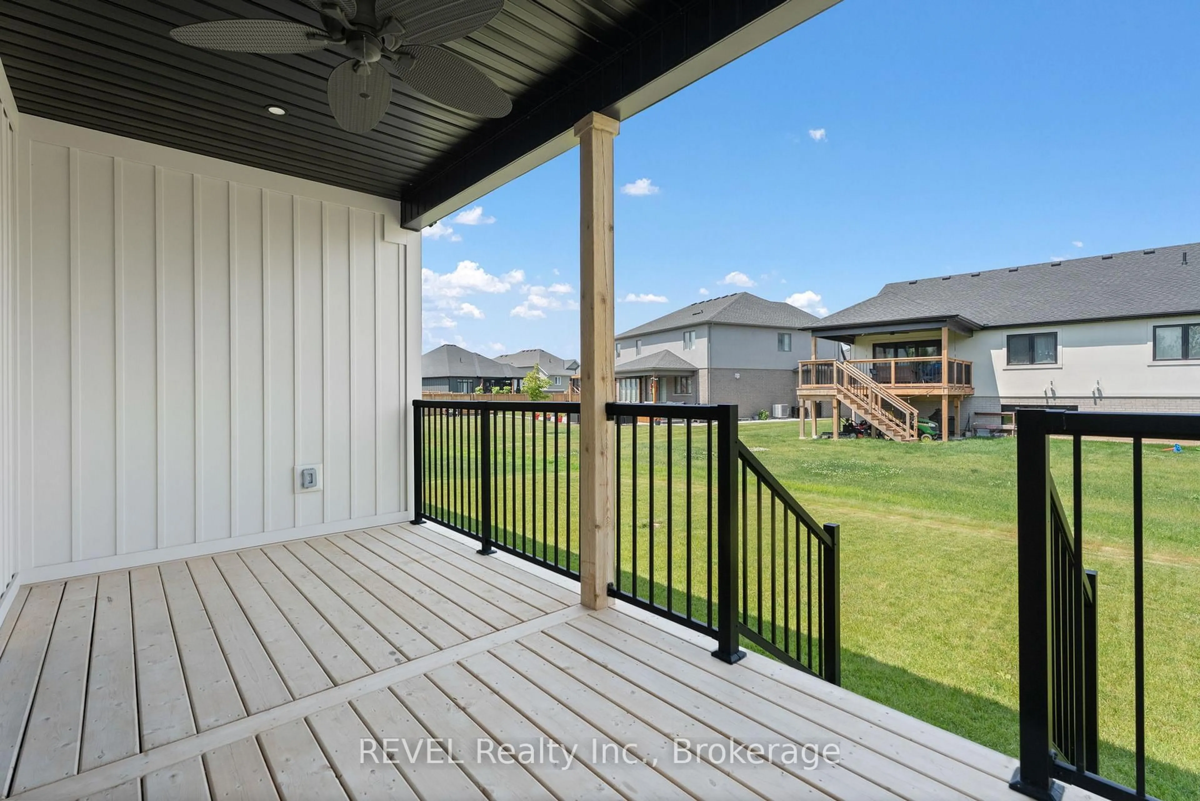 Patio, water/lake/river/ocean view for 3532 Canfield Cres, Fort Erie Ontario L0S 1S0