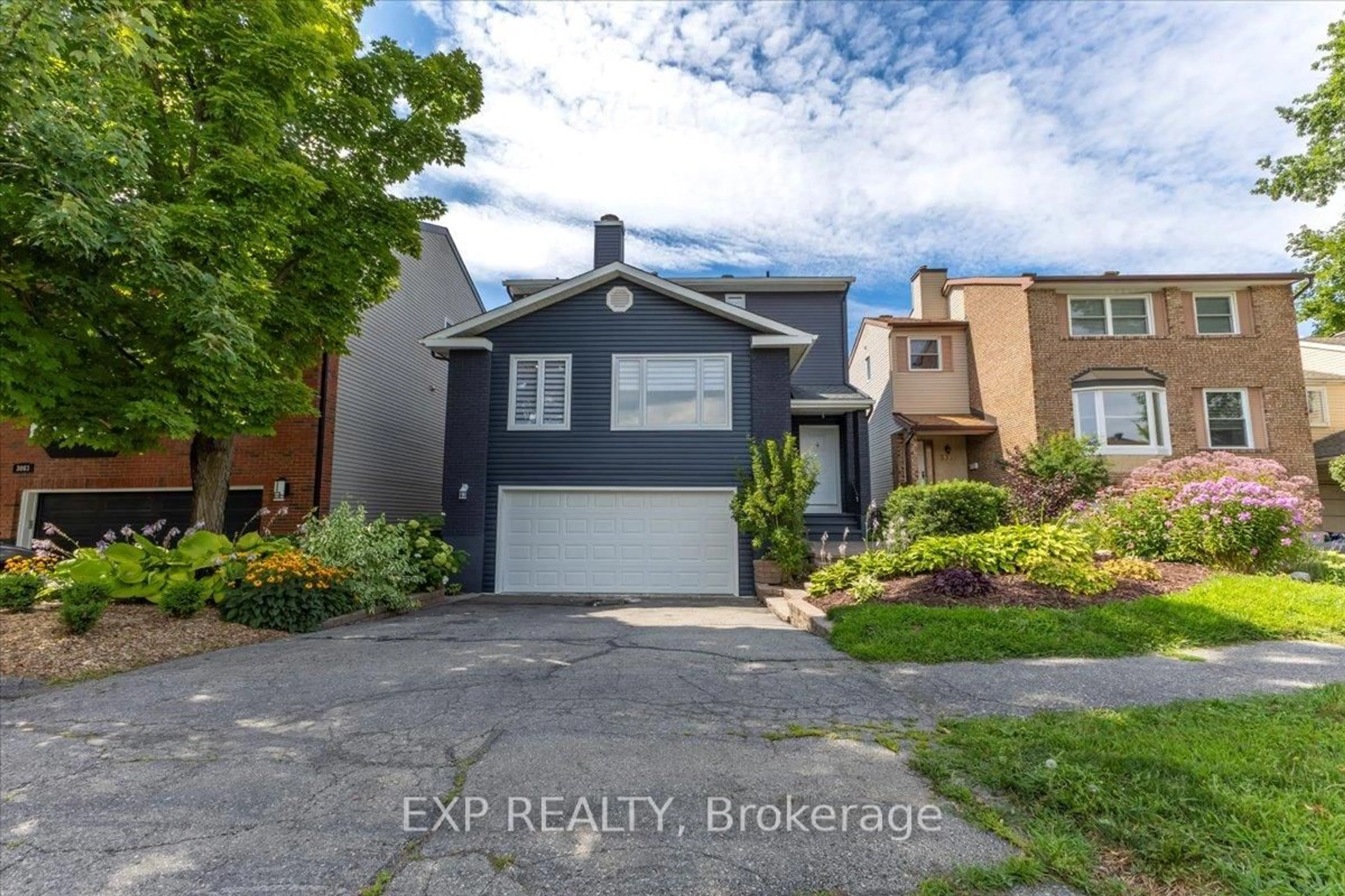 A pic from outside/outdoor area/front of a property/back of a property/a pic from drone, street for 3065 UPLANDS Dr, Ottawa Ontario K1V 9X7