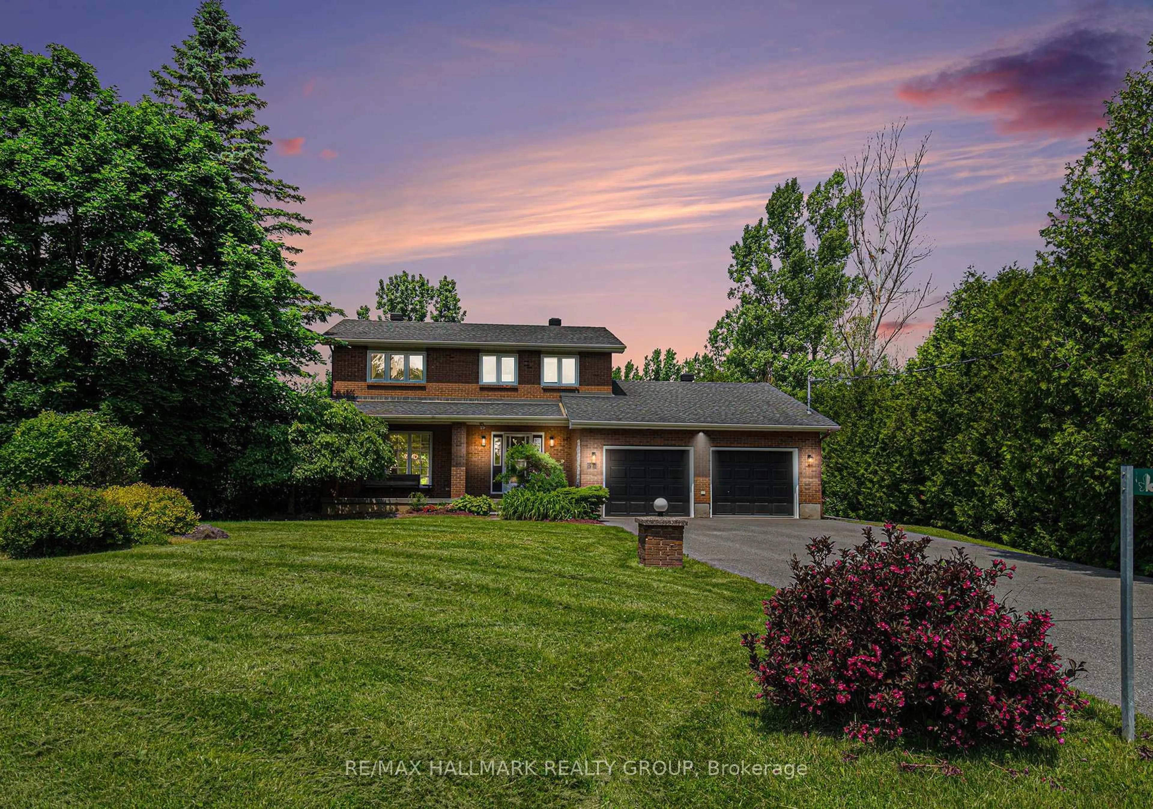 A pic from outside/outdoor area/front of a property/back of a property/a pic from drone, mountain view for 34 Grierson Lane, Ottawa Ontario K2W 1A6