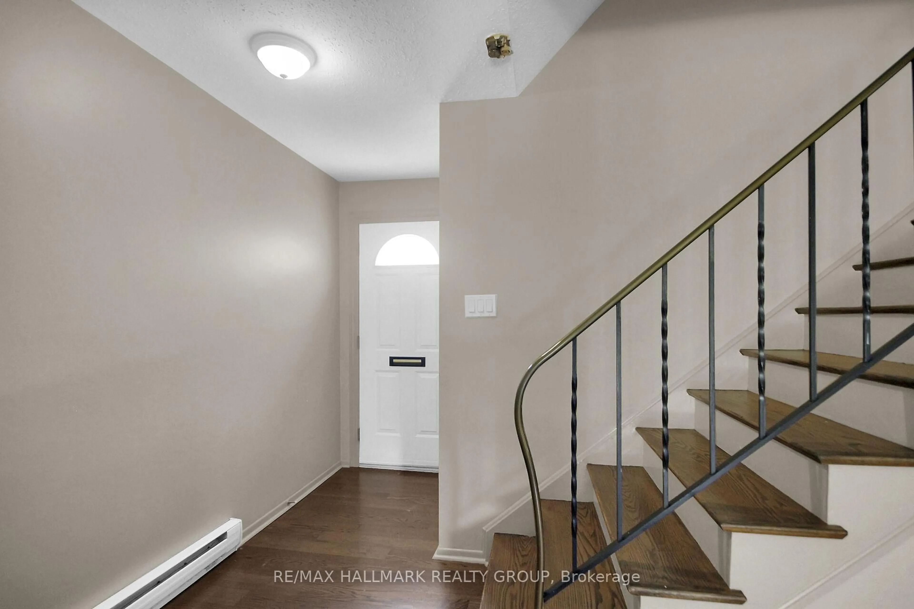 Unknown for 41 Grady Cres, Ottawa Ontario K2H 5S2