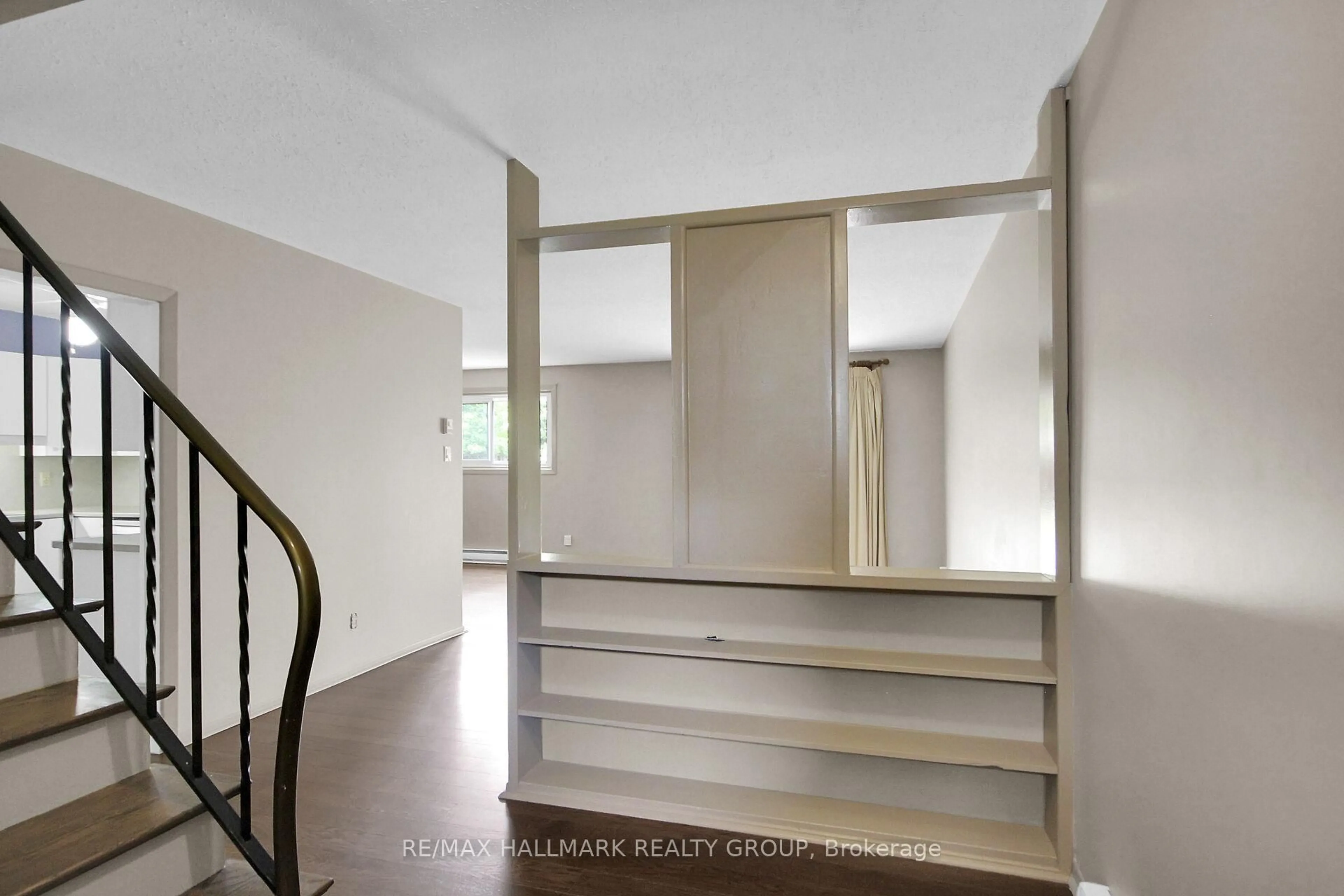 Unknown for 41 Grady Cres, Ottawa Ontario K2H 5S2