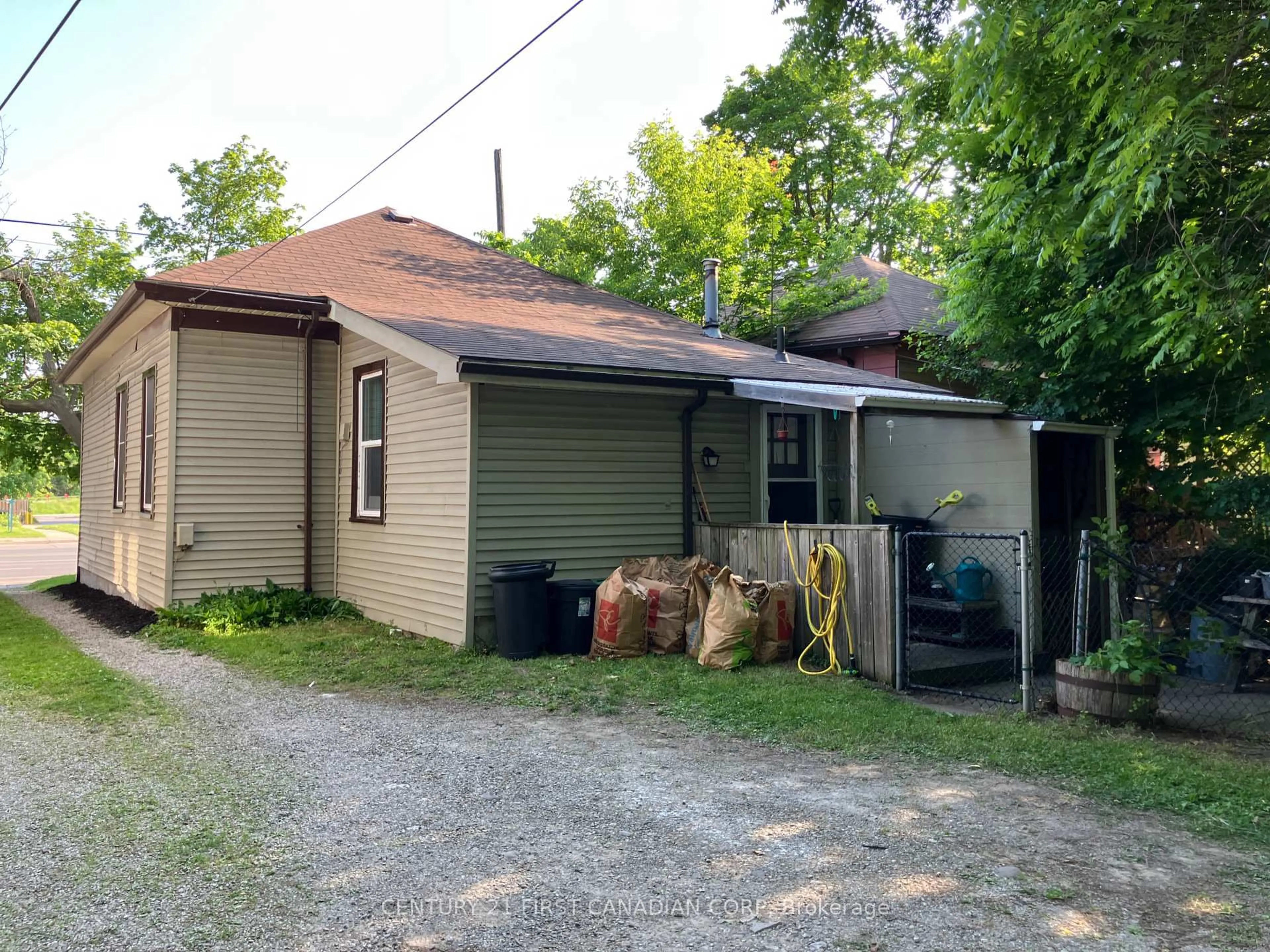 Shed for 73 Riverside Dr, London North Ontario N6H 1B3