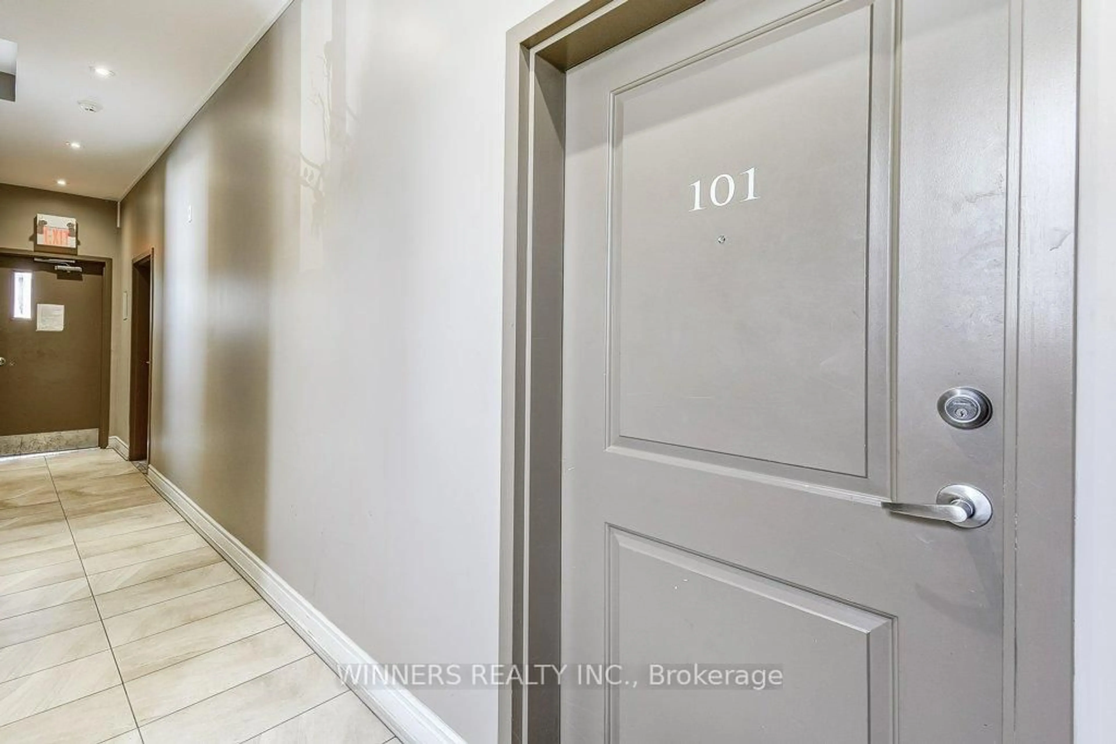 Indoor entryway for 130 Wellington St #101, Hamilton Ontario L8R 1N3