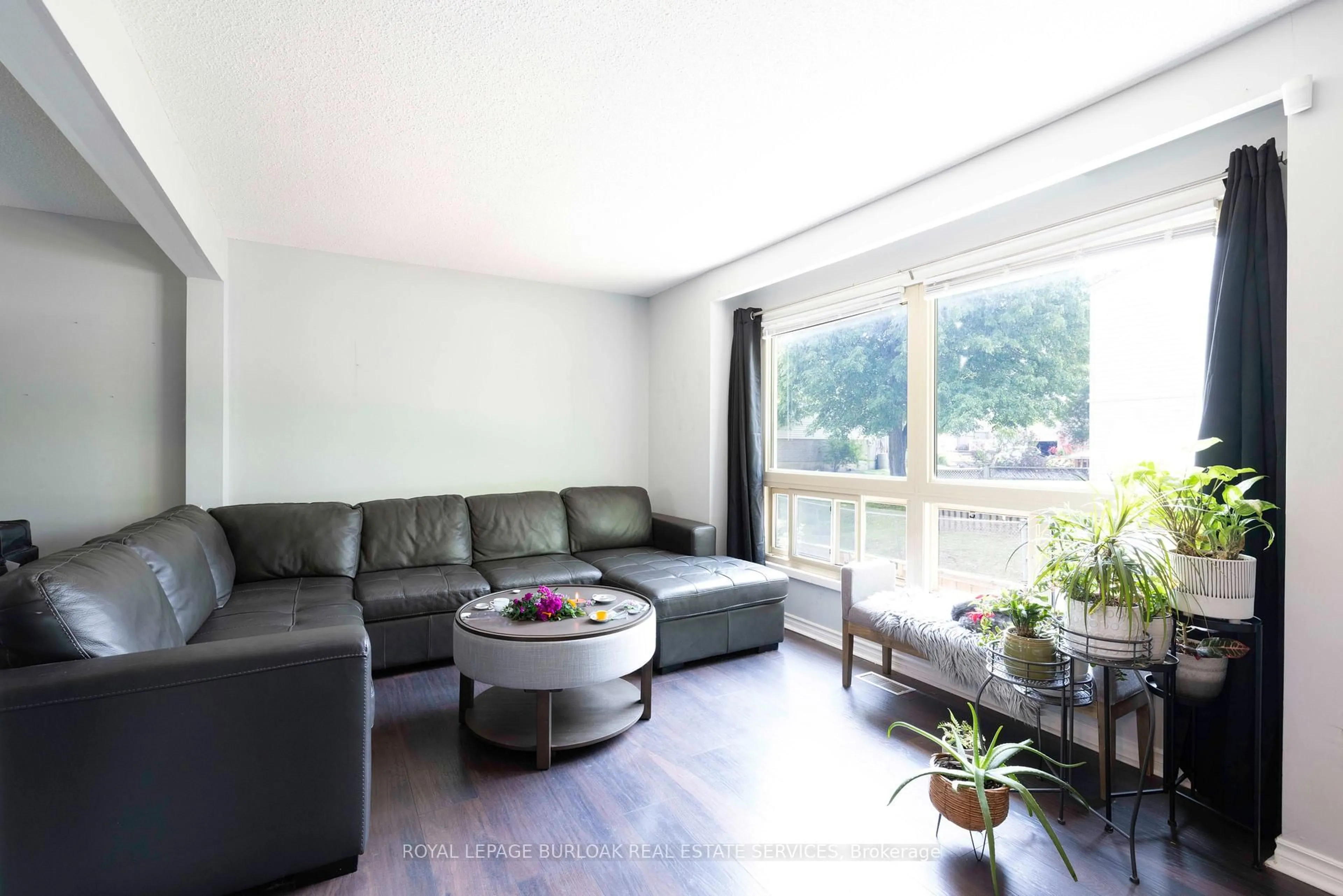 Living room with furniture, wood/laminate floor for 125 Bonaventure Dr #16, Hamilton Ontario L9C 5Y9
