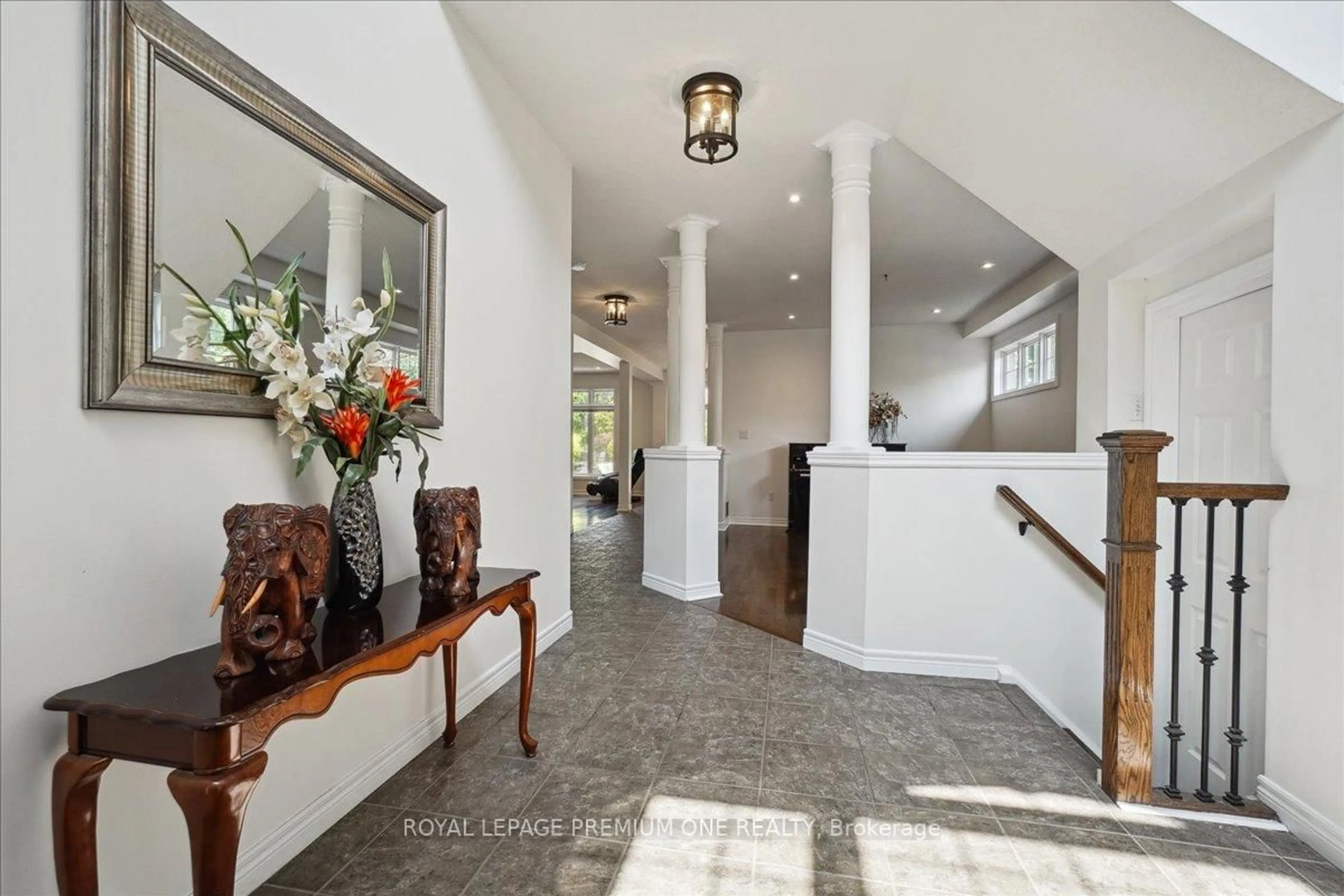 Indoor foyer for 7 HARDY St, Guelph Ontario N1E 5G4