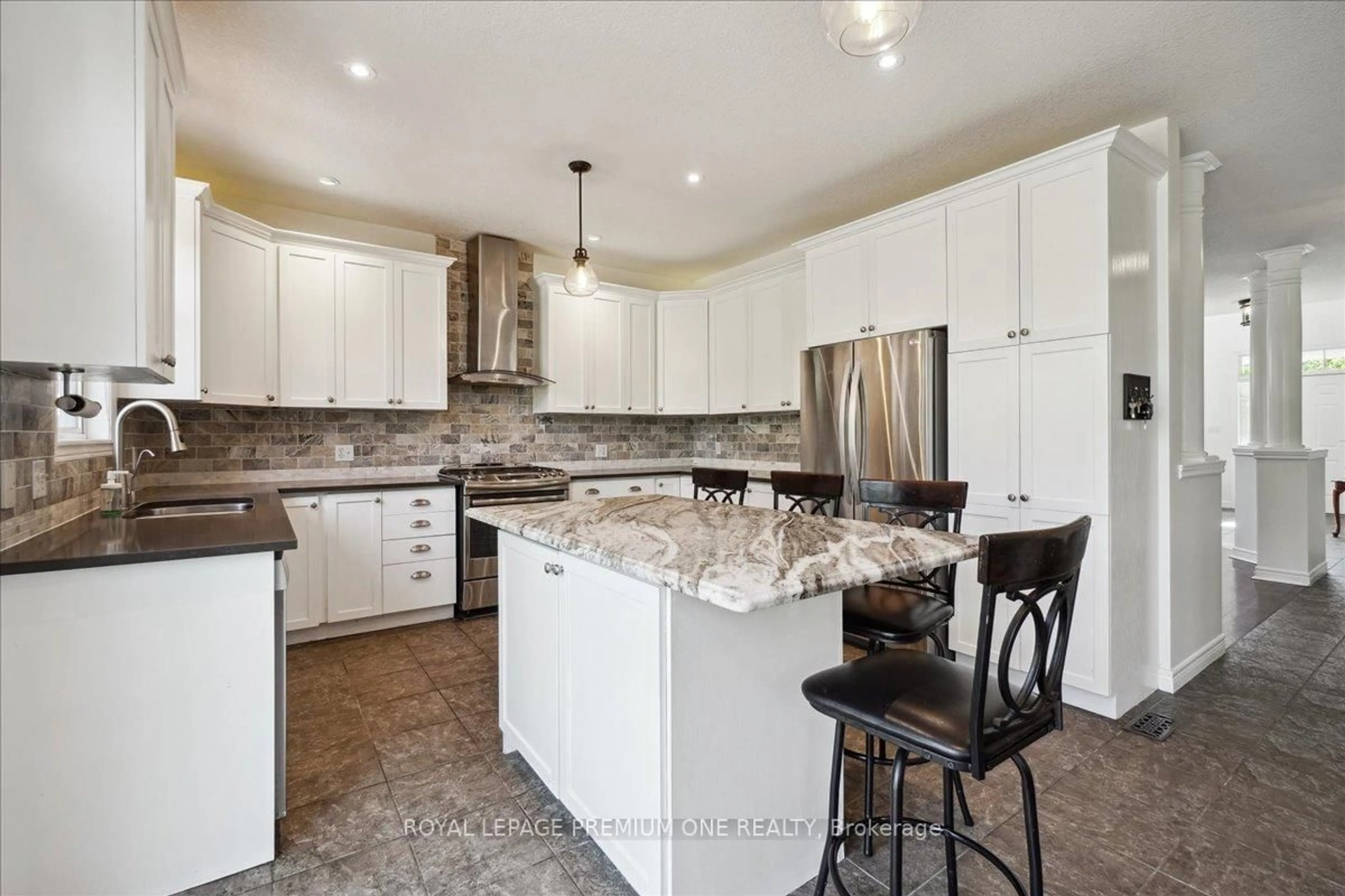 Open concept kitchen, ceramic/tile floor for 7 HARDY St, Guelph Ontario N1E 5G4