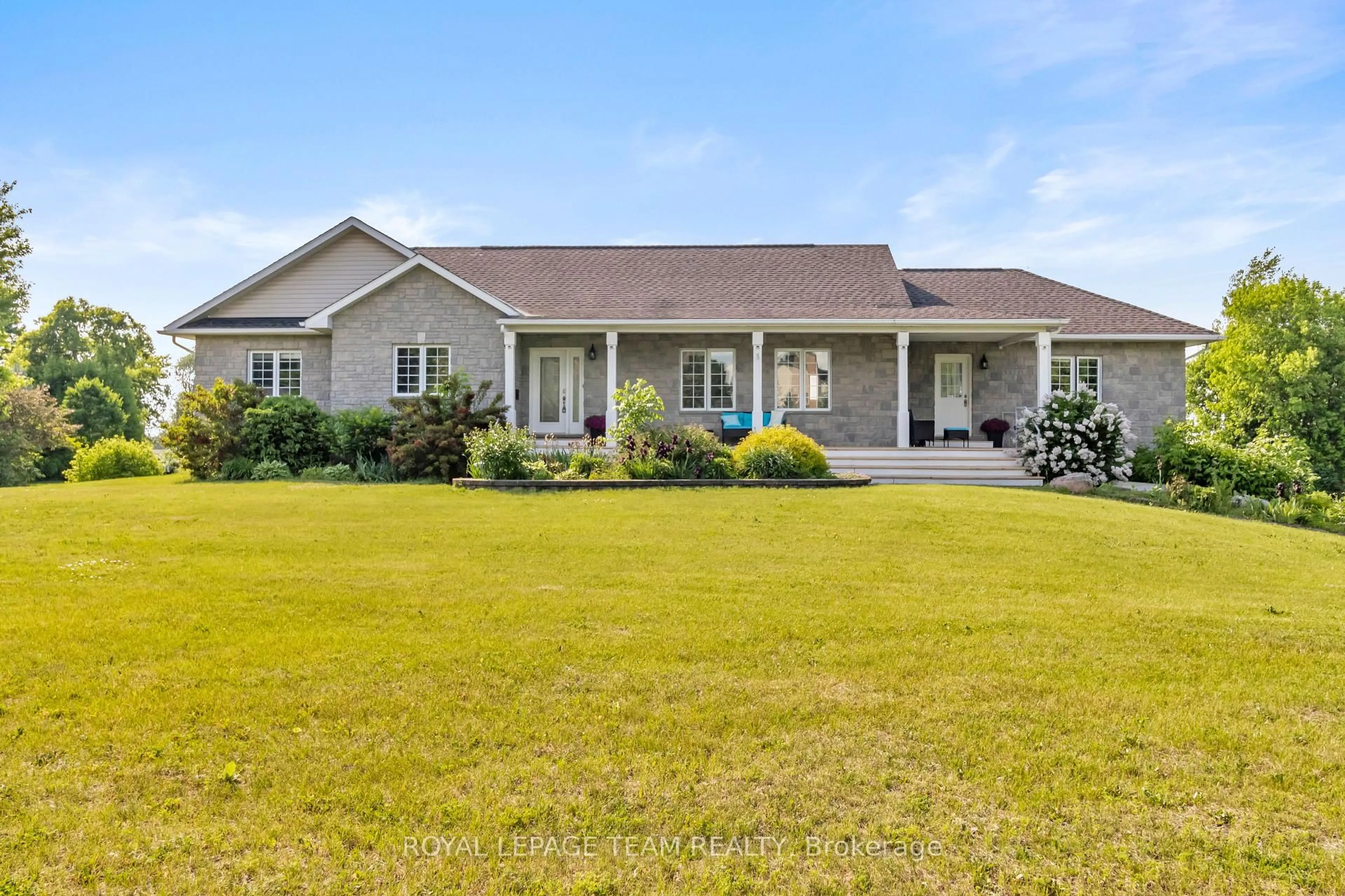 A pic from outside/outdoor area/front of a property/back of a property/a pic from drone, unknown for 5705 Lombardy Dr, Osgoode Ontario K0A 2W0