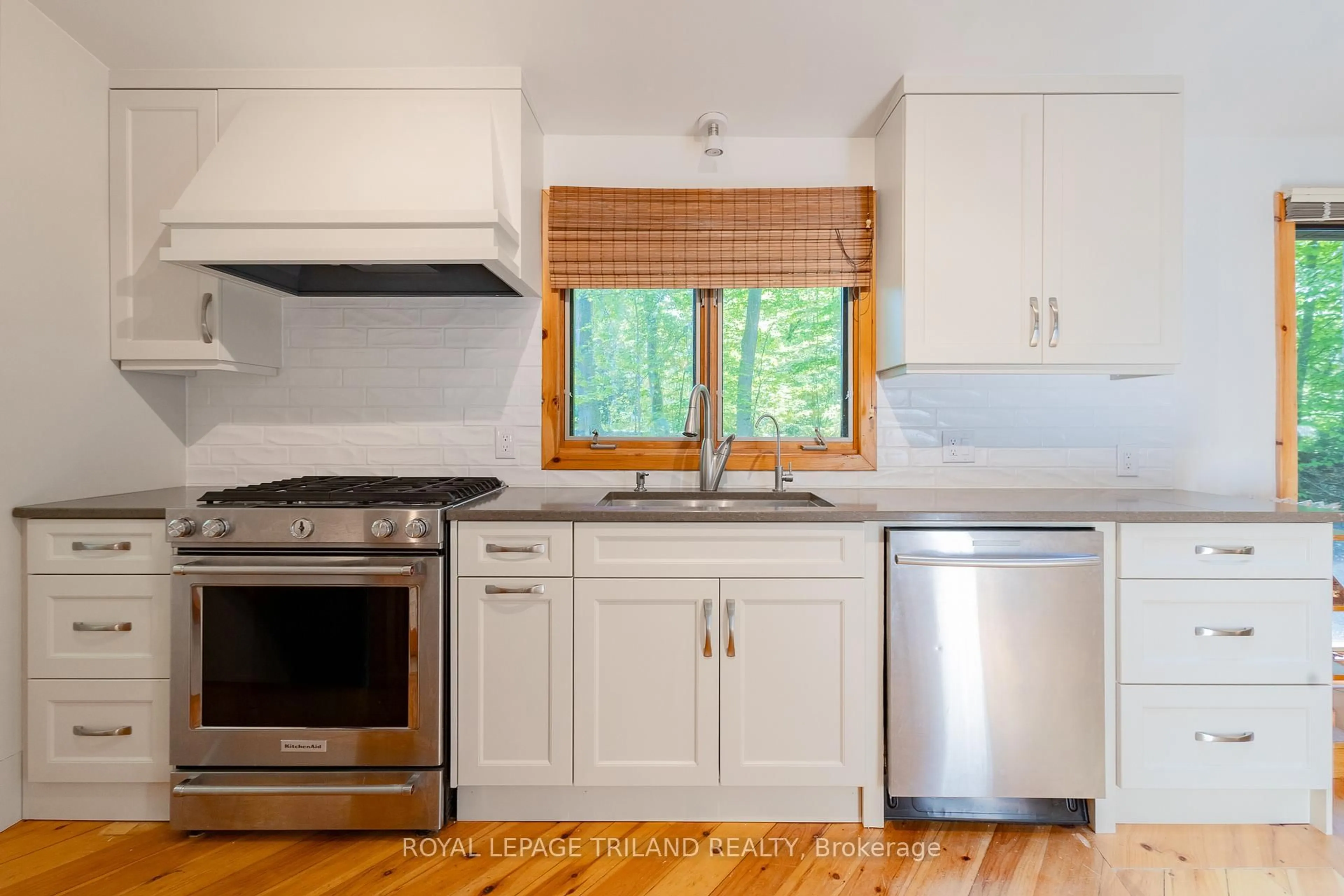 Open concept kitchen, wood/laminate floor for 75331 Glitter Bay Cres, Bluewater Ontario N0M 1G0