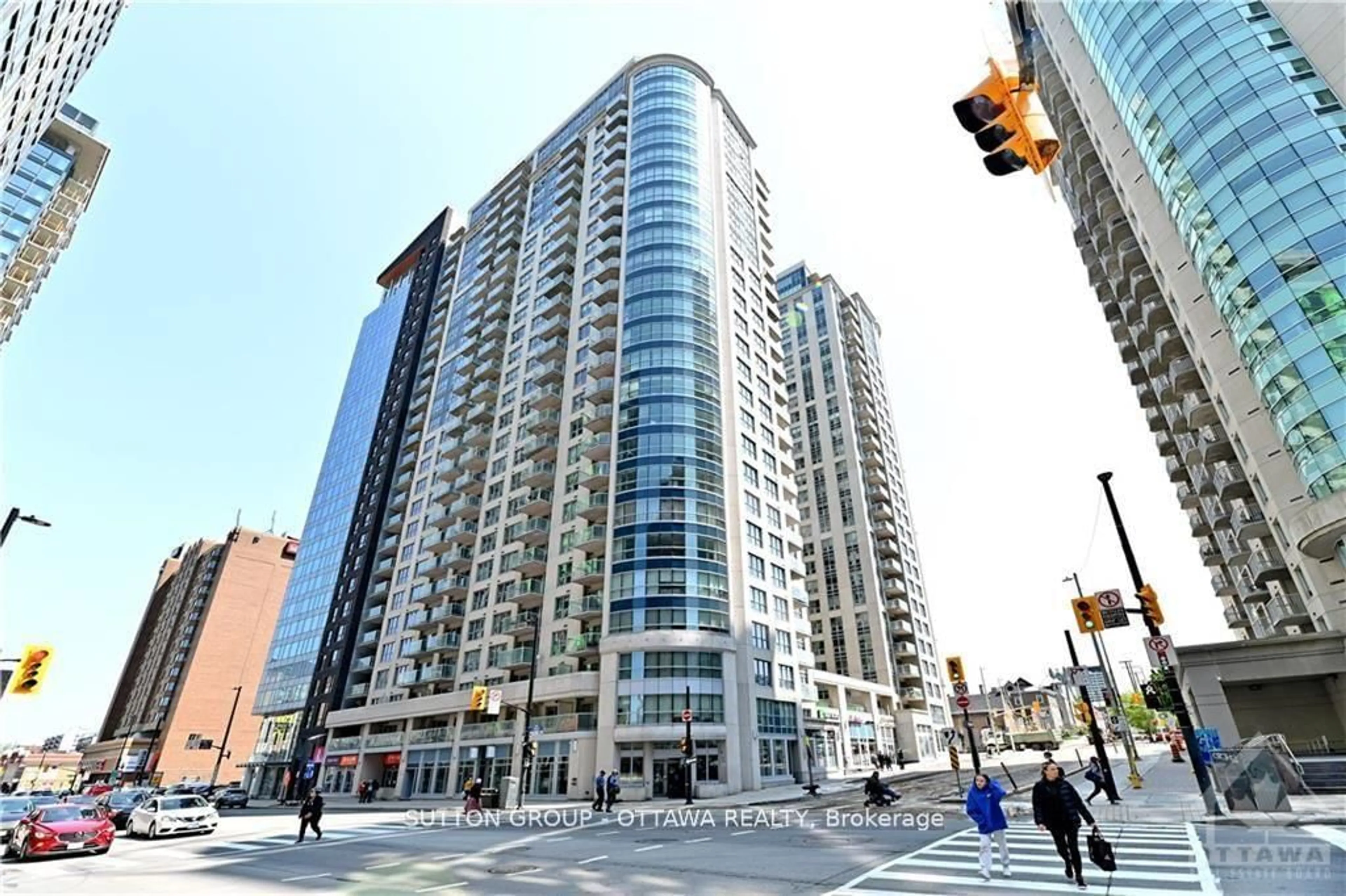 Indoor foyer for 242 Rideau St #706, Ottawa Ontario K1N 0B7