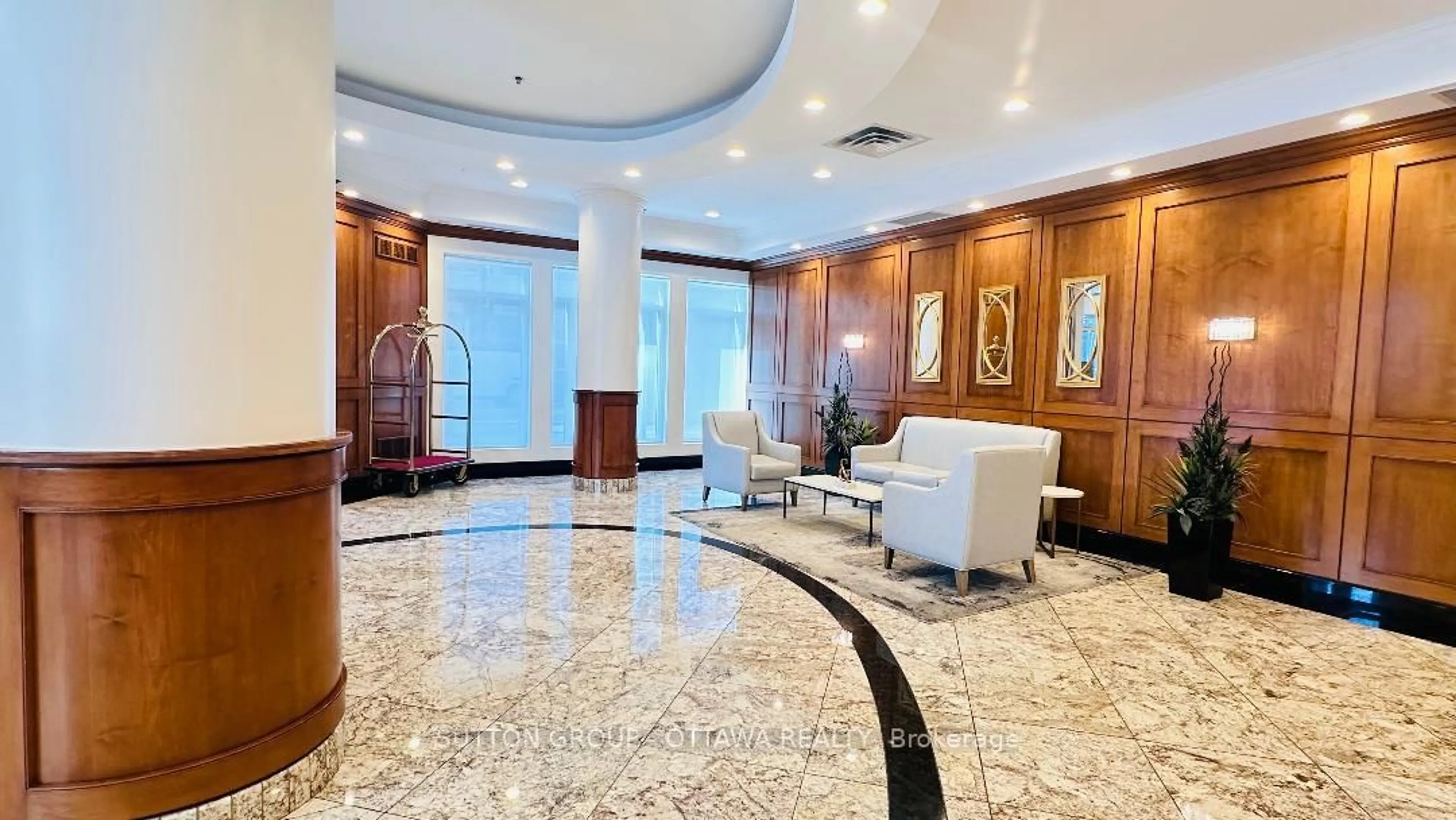 Lobby for 242 Rideau St #706, Ottawa Ontario K1N 0B7