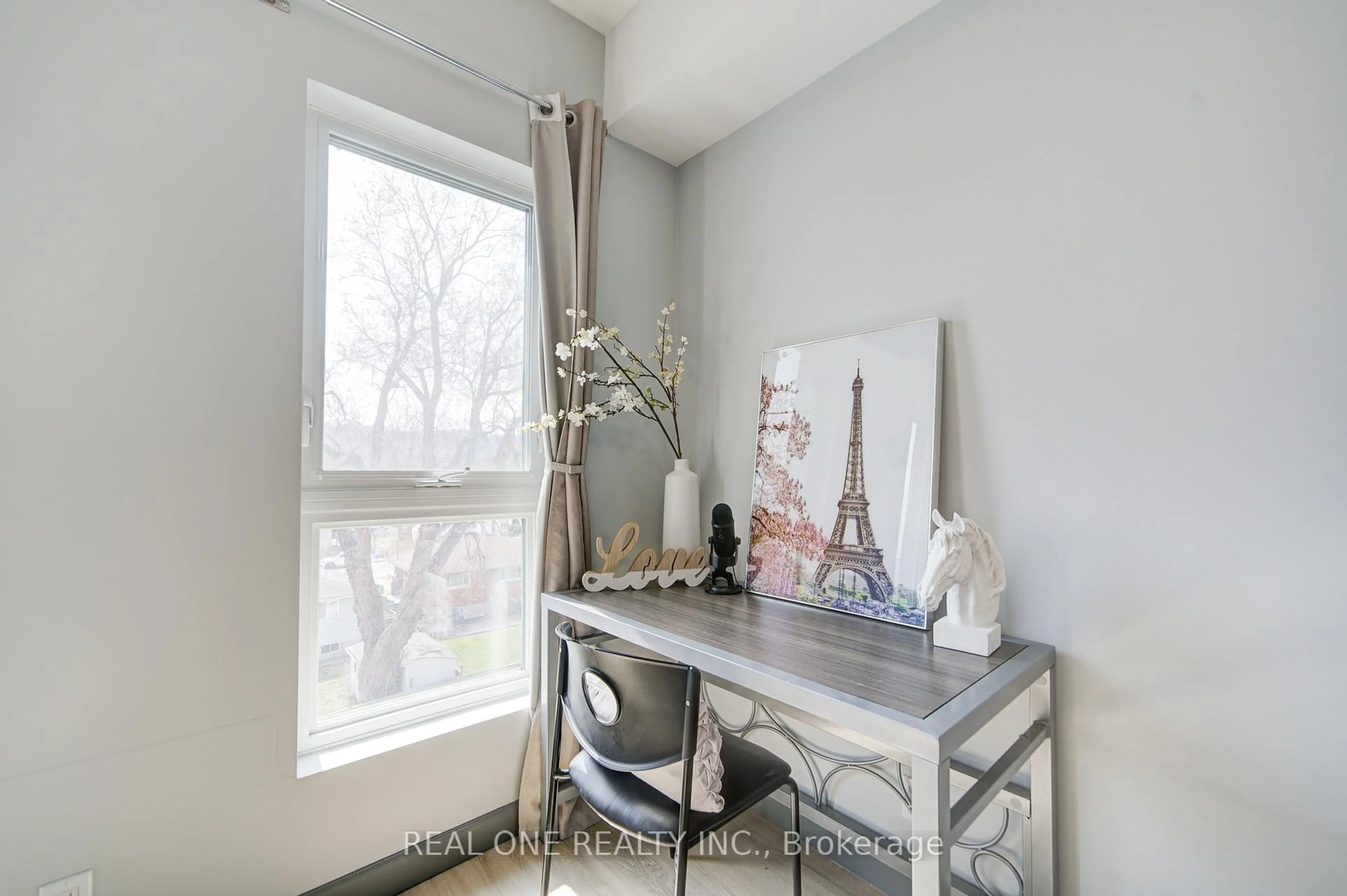 A pic of a room for 77 Leland St #423, Hamilton Ontario L8S 3A1