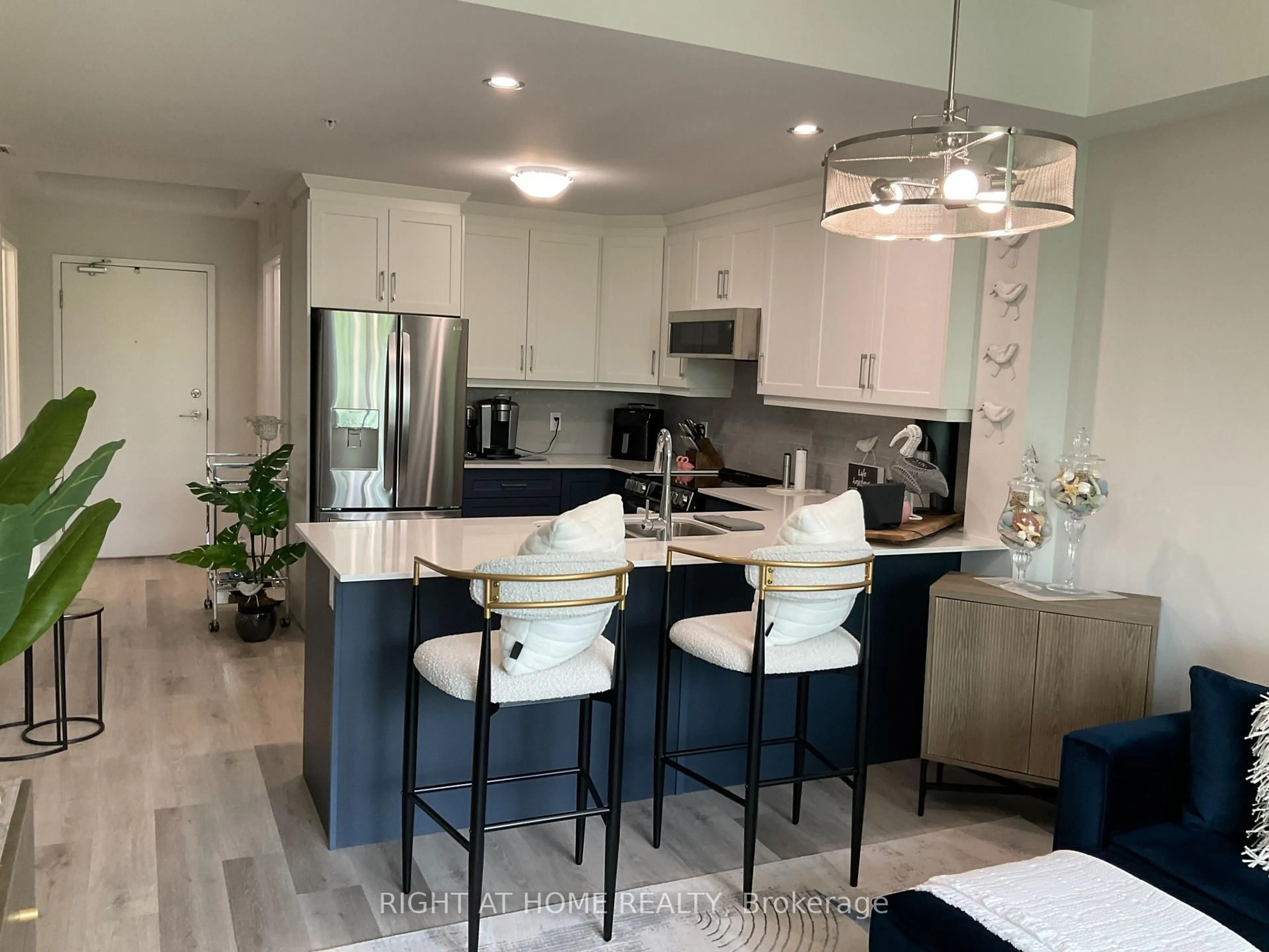 Open concept kitchen, unknown for 100 The promenade Rd #211, Central Elgin Ontario N5L 0B7