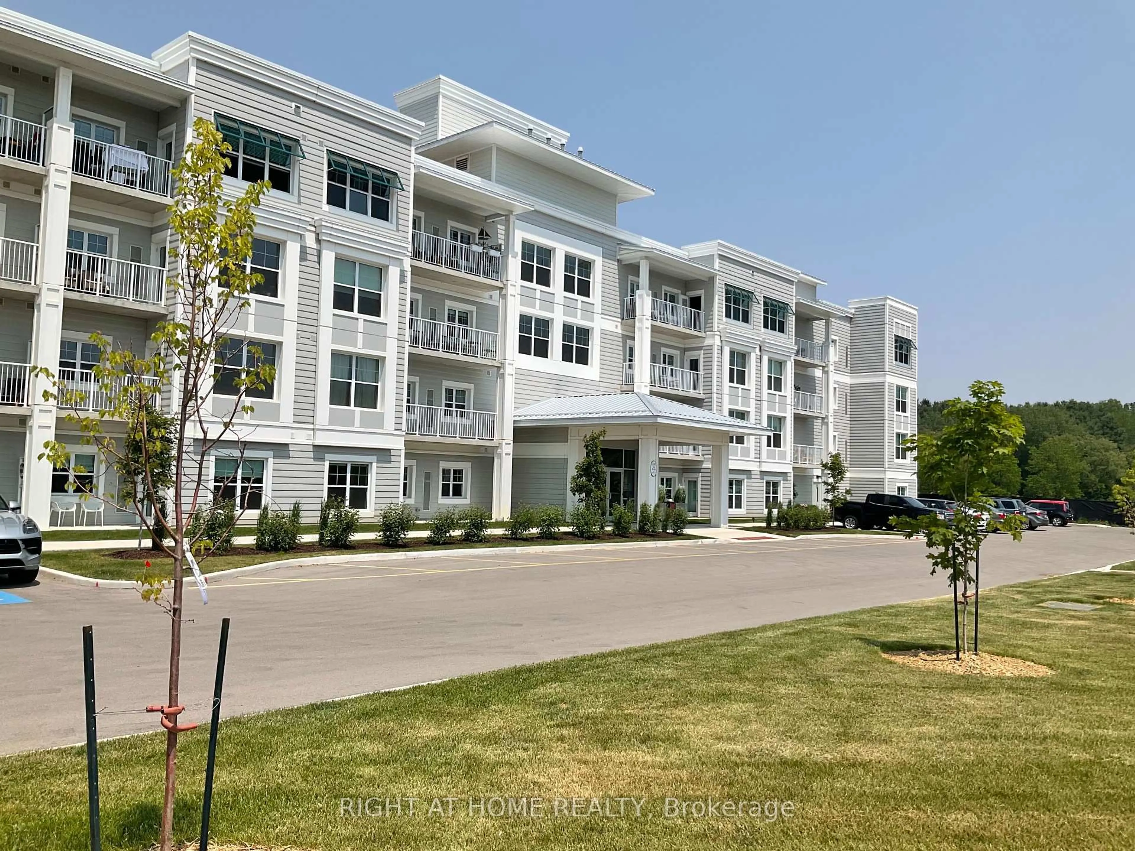 Unknown for 100 The promenade Rd #211, Central Elgin Ontario N5L 0B7
