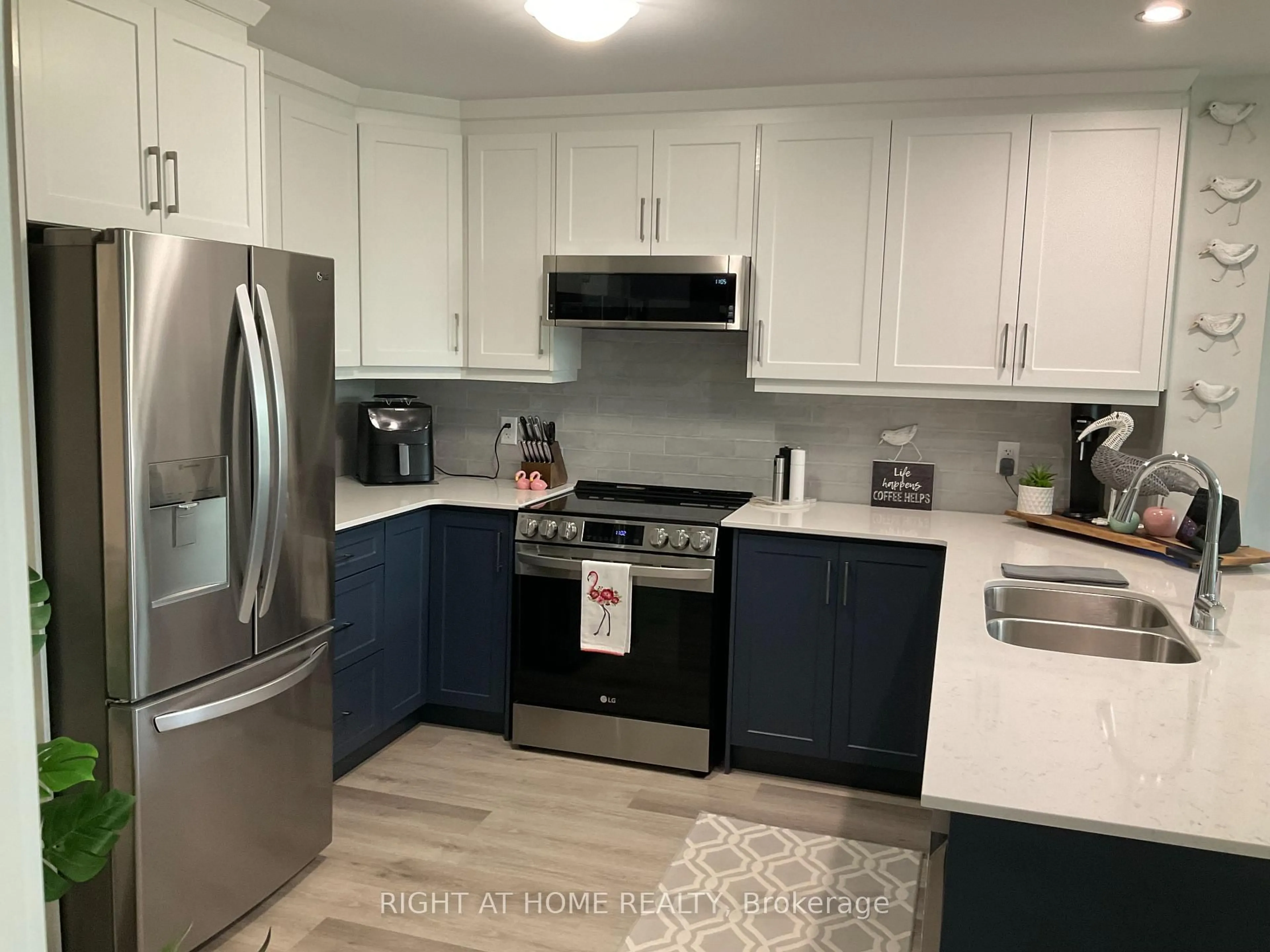 Open concept kitchen, unknown for 100 The promenade Rd #211, Central Elgin Ontario N5L 0B7