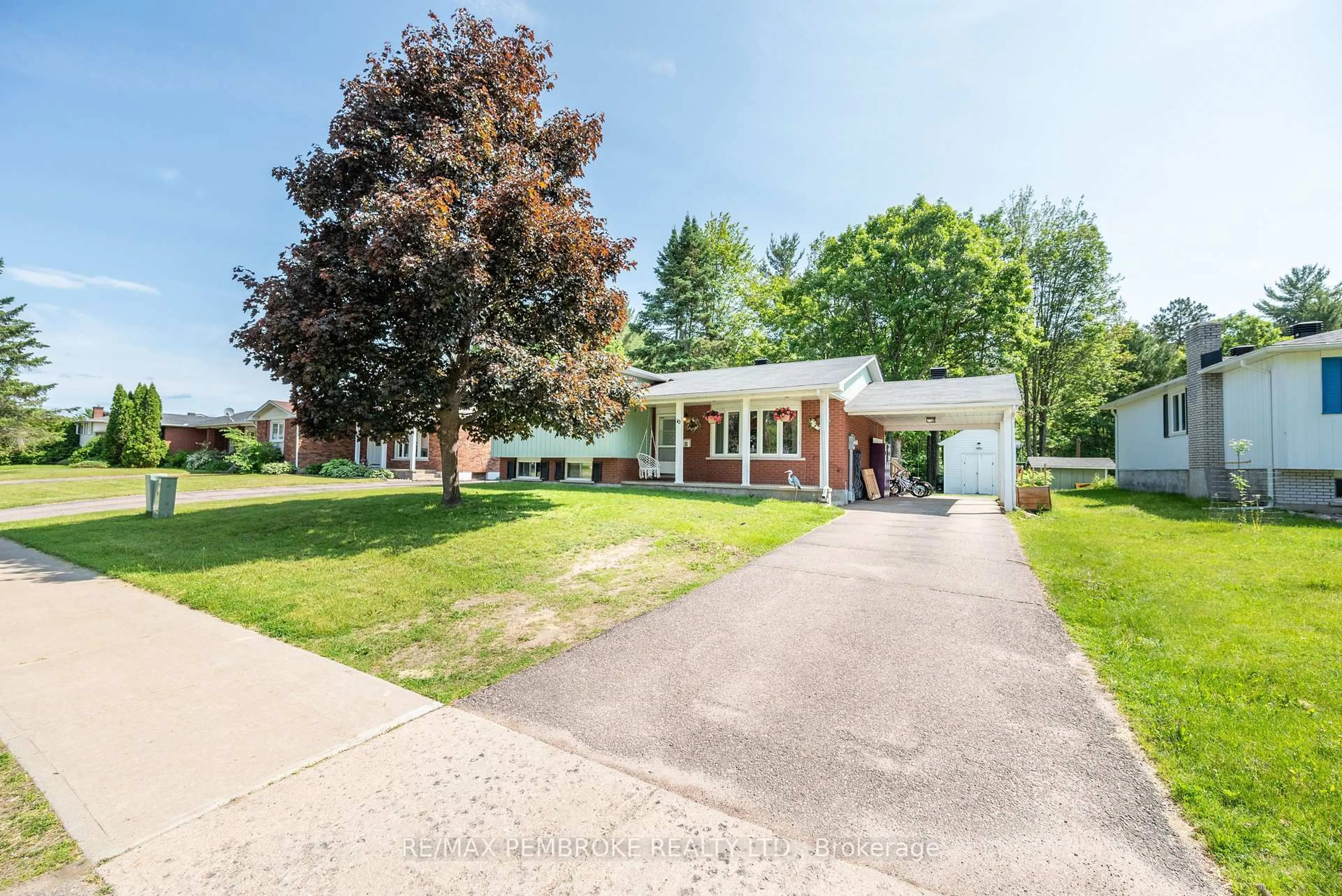 Unknown for 10 Pine Pl, Petawawa Ontario K8H 2Y6