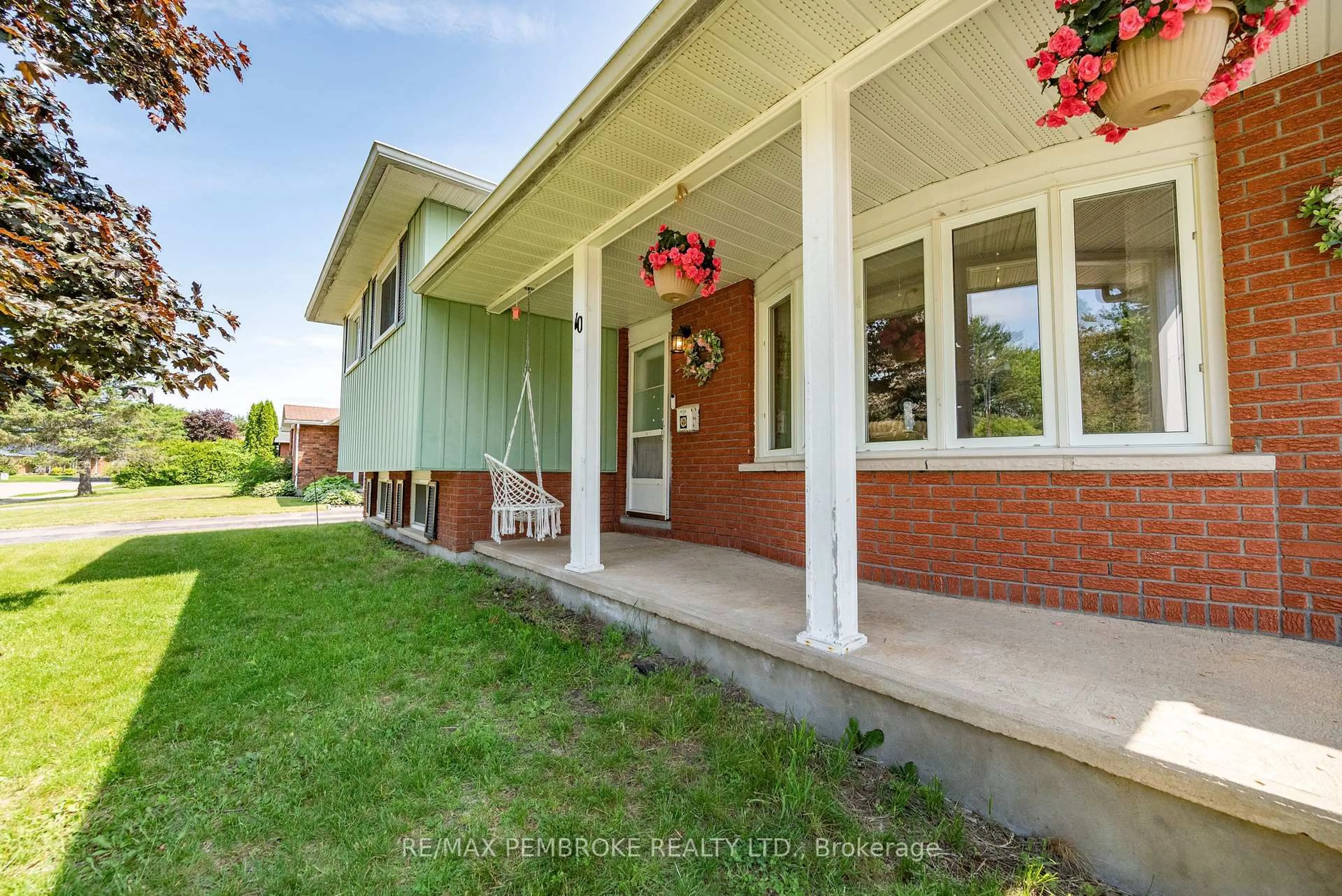 Unknown for 10 Pine Pl, Petawawa Ontario K8H 2Y6