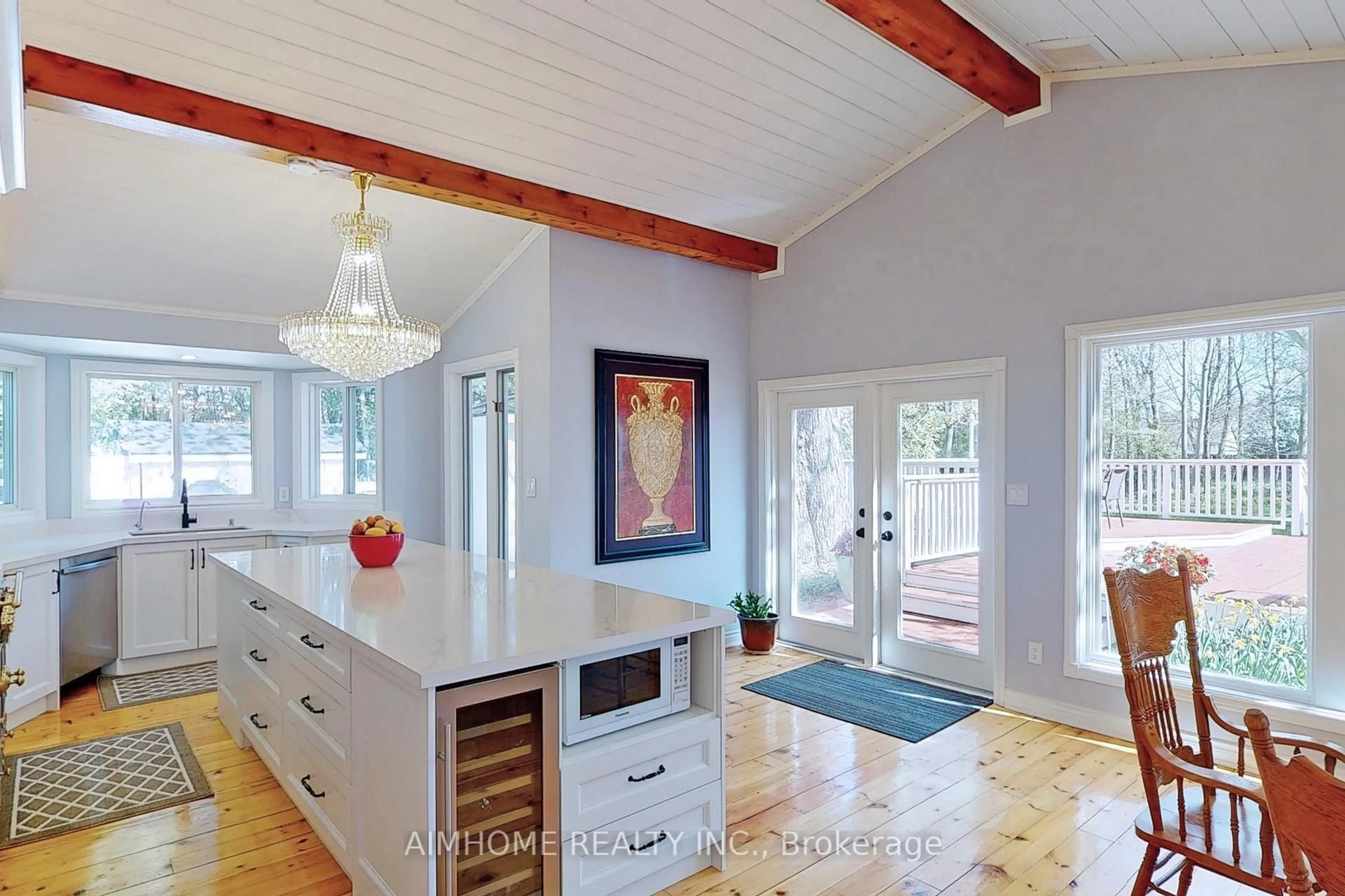 Contemporary kitchen, unknown for 127 Mary St, Niagara-on-the-Lake Ontario L0S 1J0