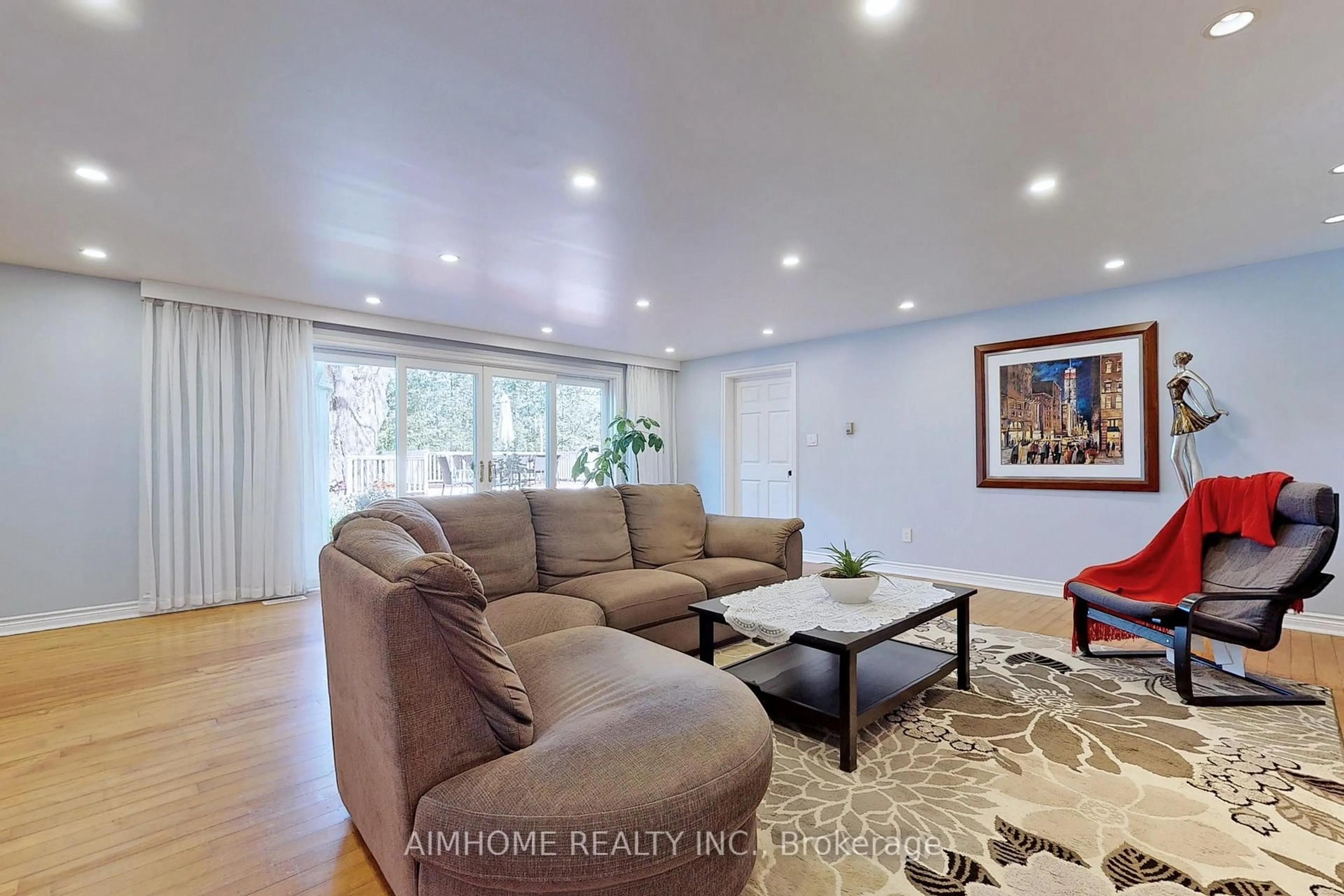 Living room with furniture, unknown for 127 Mary St, Niagara-on-the-Lake Ontario L0S 1J0