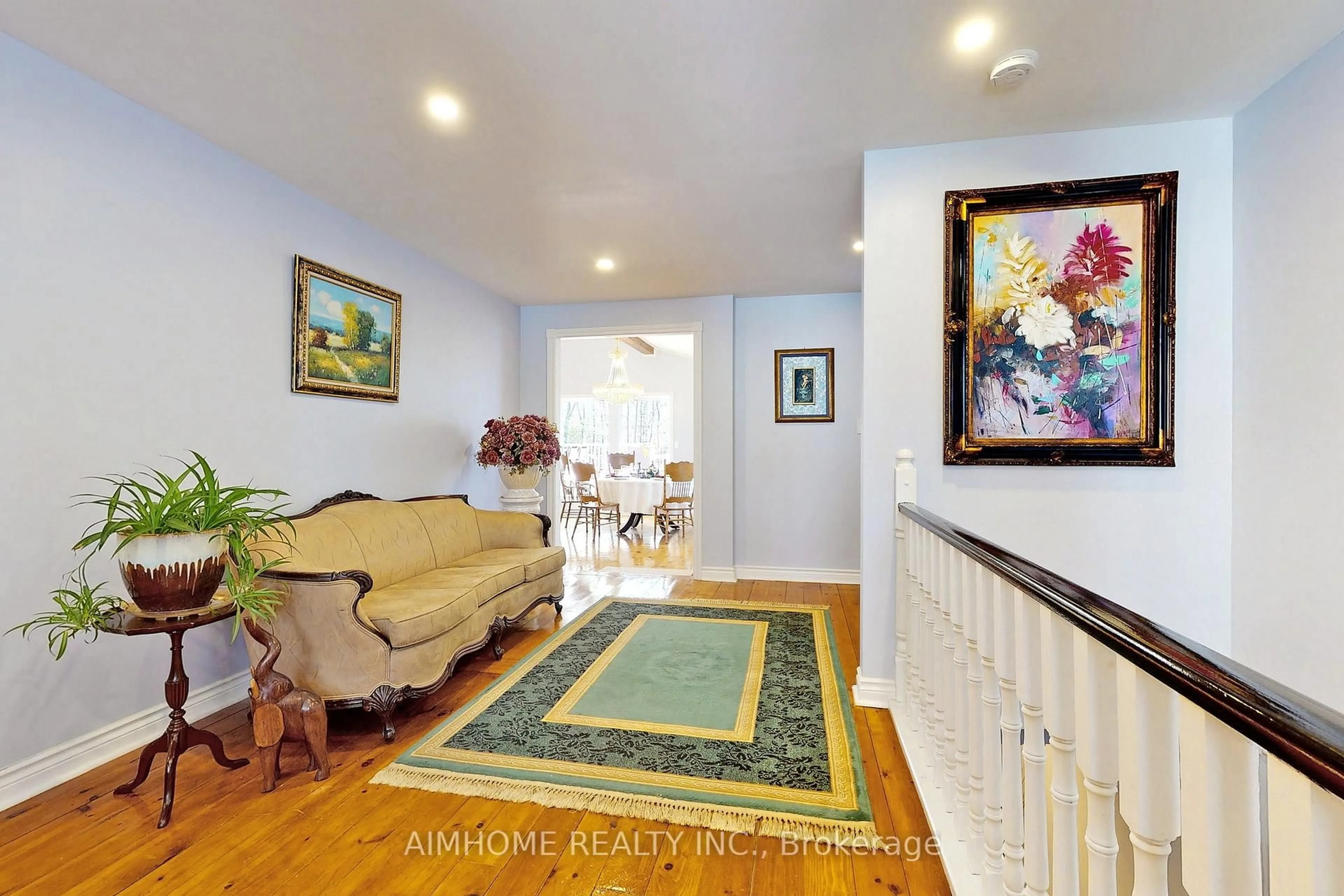 Indoor foyer for 127 Mary St, Niagara-on-the-Lake Ontario L0S 1J0