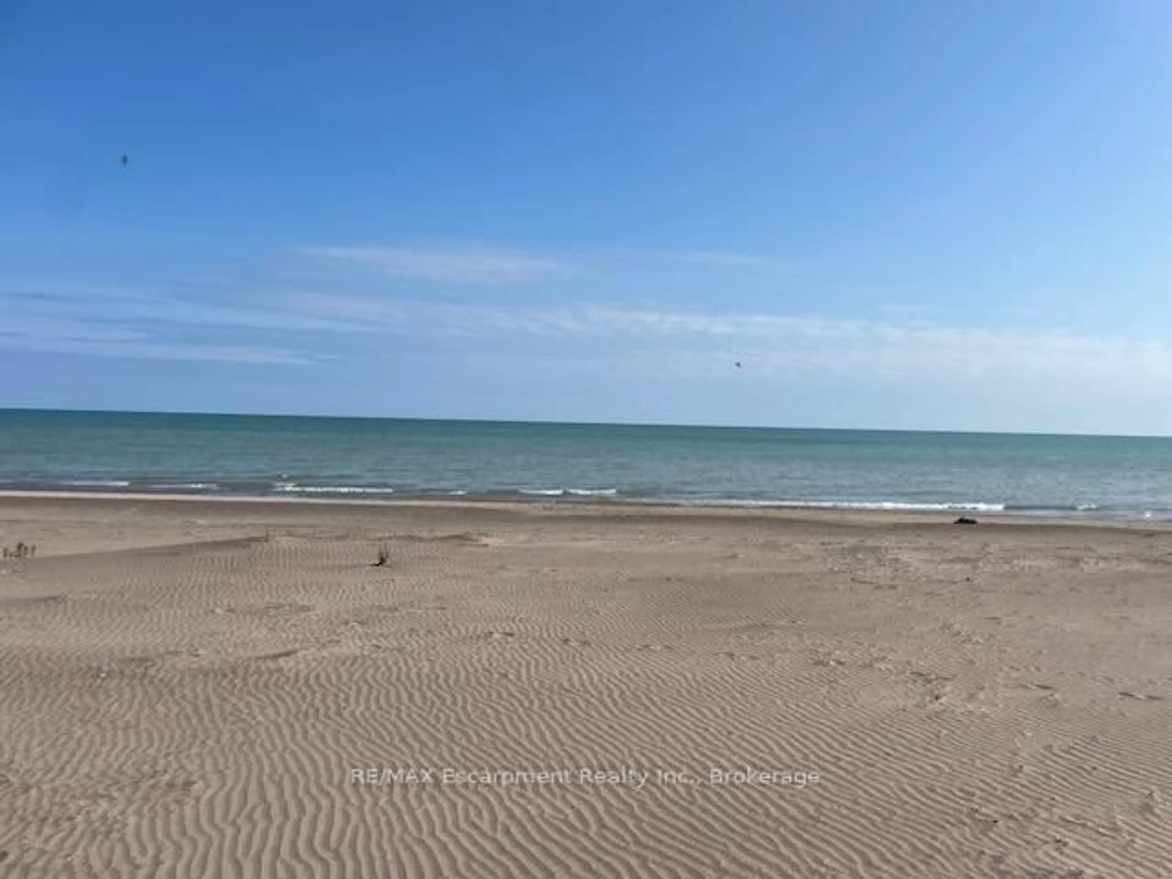 Blurry image for 35 BEACH Ave, Norfolk Ontario N0E 1M0