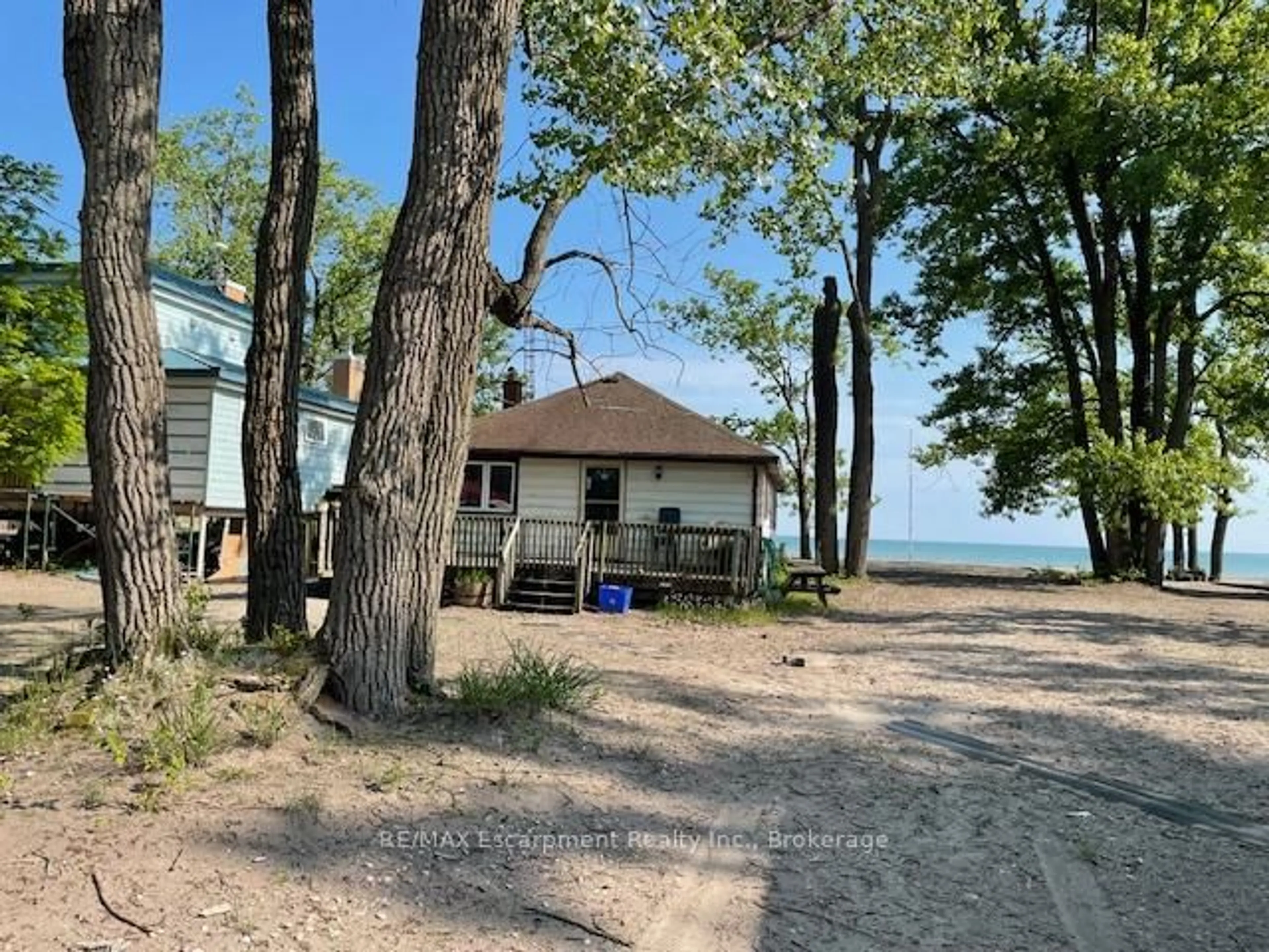 Unknown for 35 BEACH Ave, Norfolk Ontario N0E 1M0