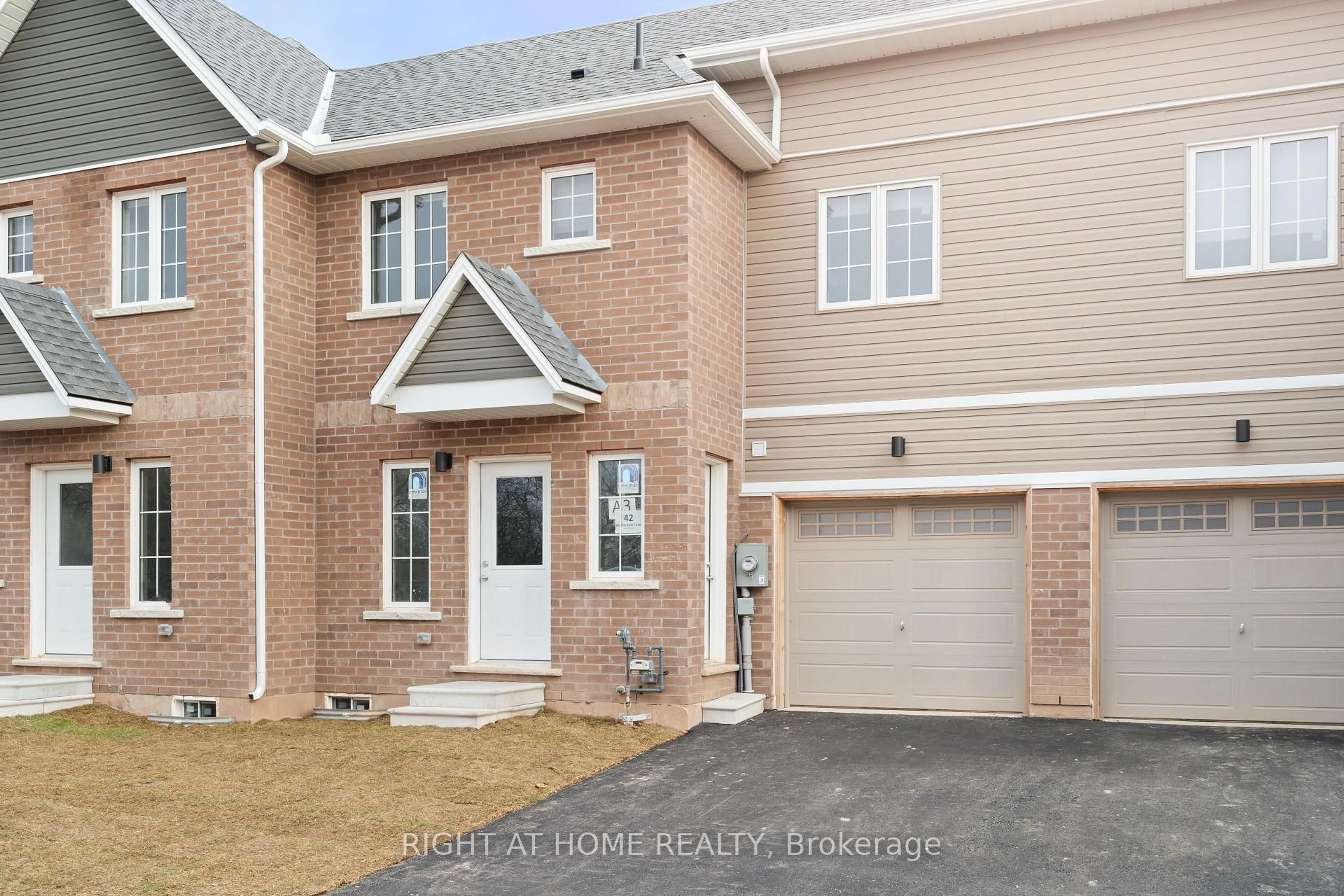 Home with brick exterior material, street for 42 Waterleaf Tr, Welland Ontario L3C 0H6