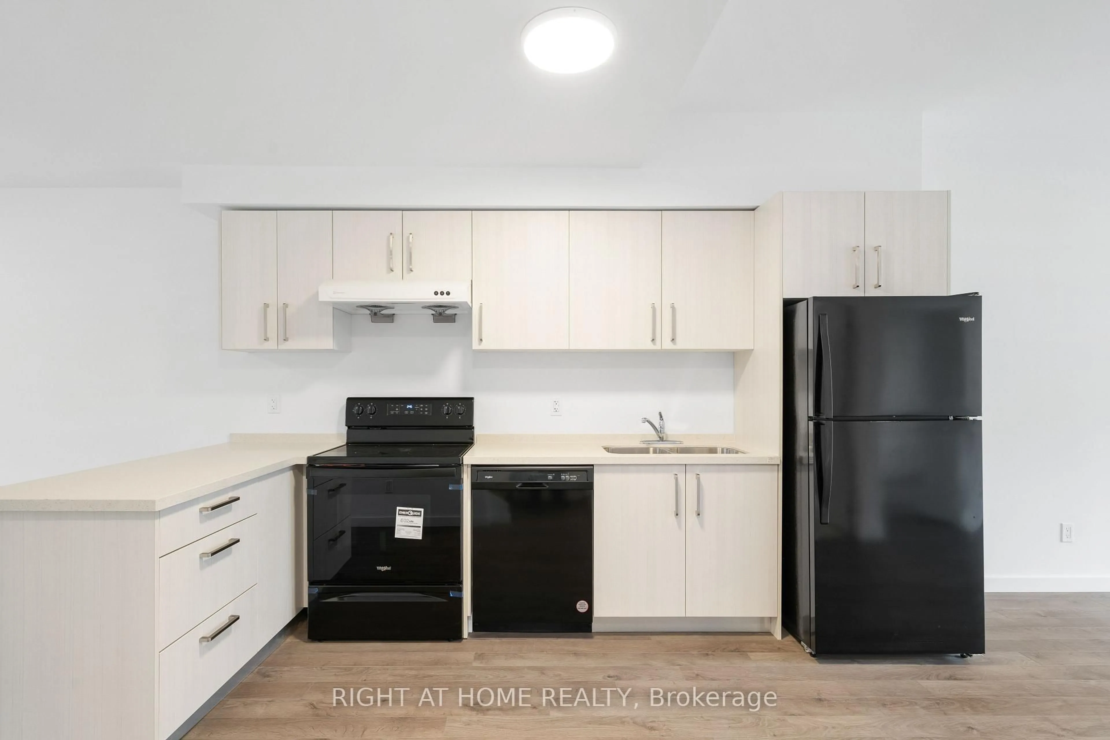 Standard kitchen, unknown for 42 Waterleaf Tr, Welland Ontario L3C 0H6