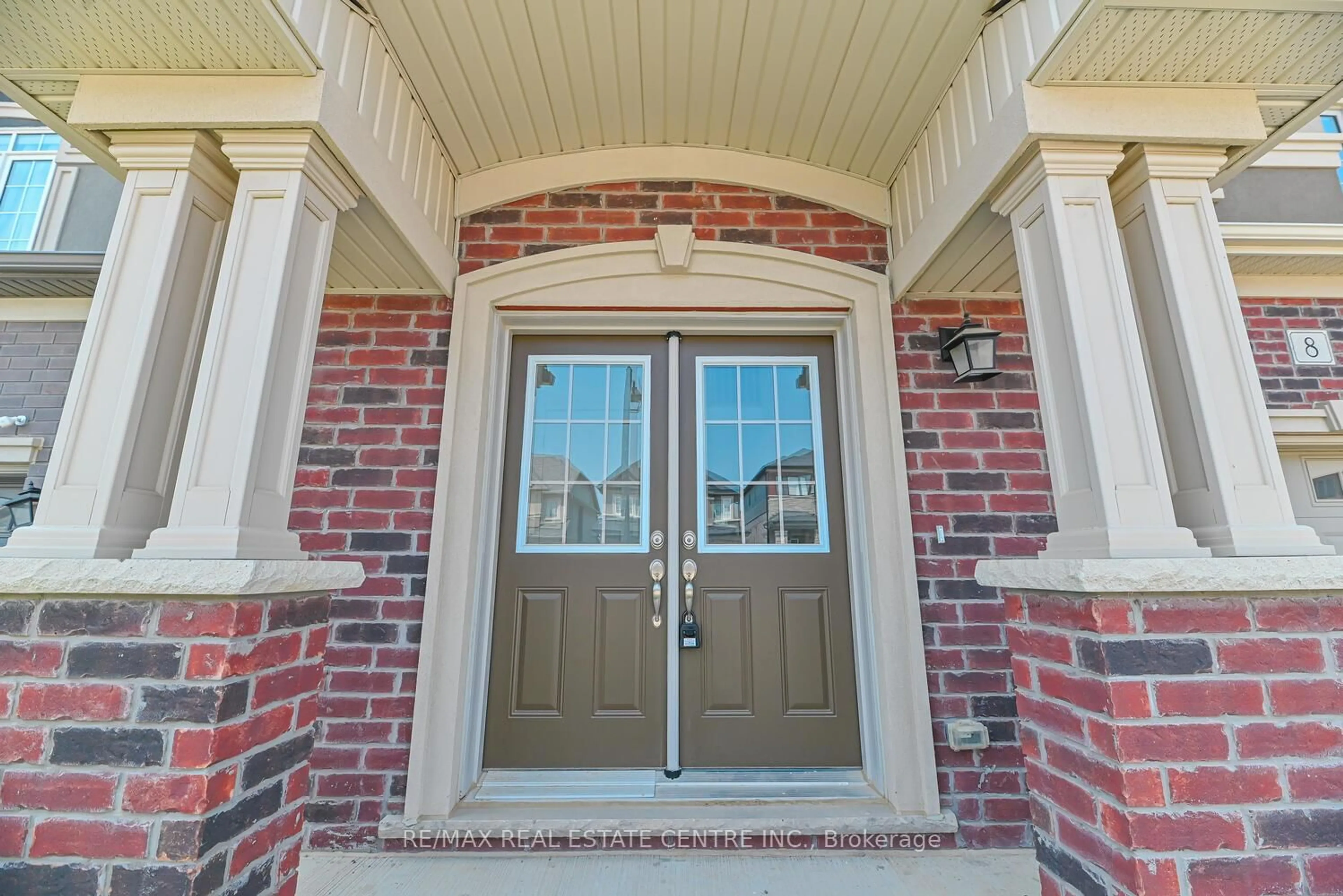 Indoor entryway for 8 Stokes Rd, Brant Ontario N3L 0L9