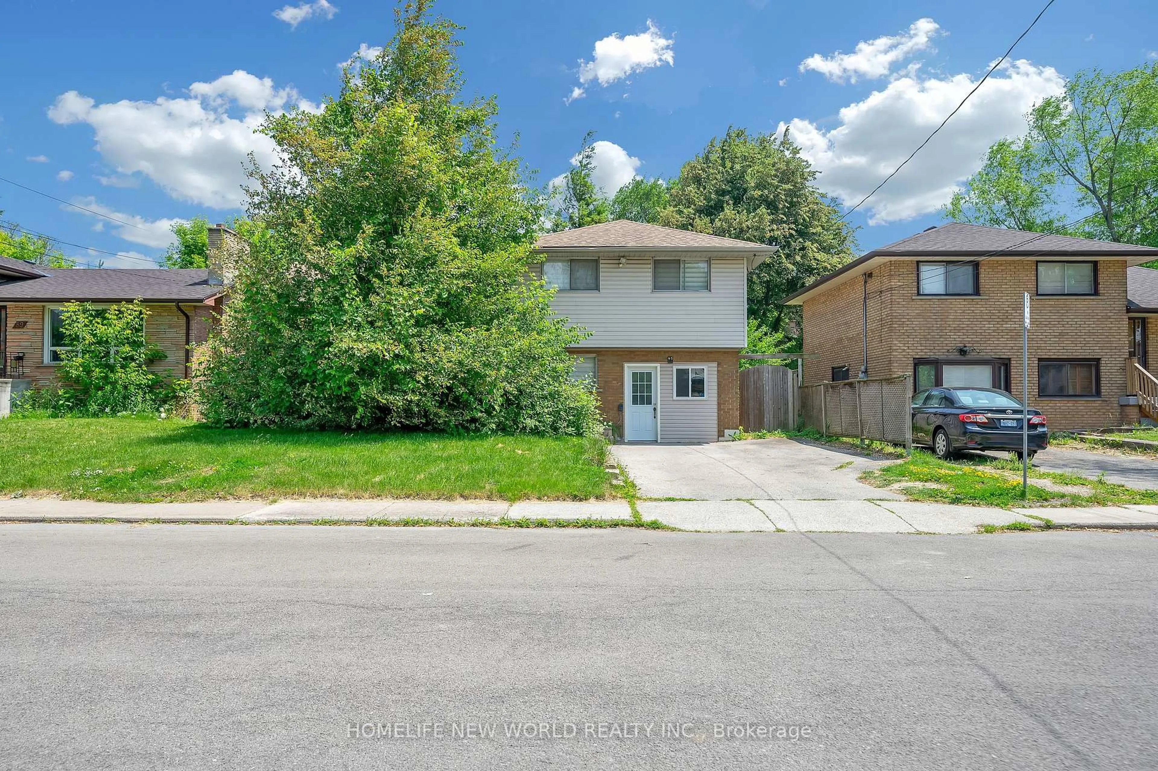 A pic from outside/outdoor area/front of a property/back of a property/a pic from drone, street for 95 Bowman St, Hamilton Ontario L8S 2T5