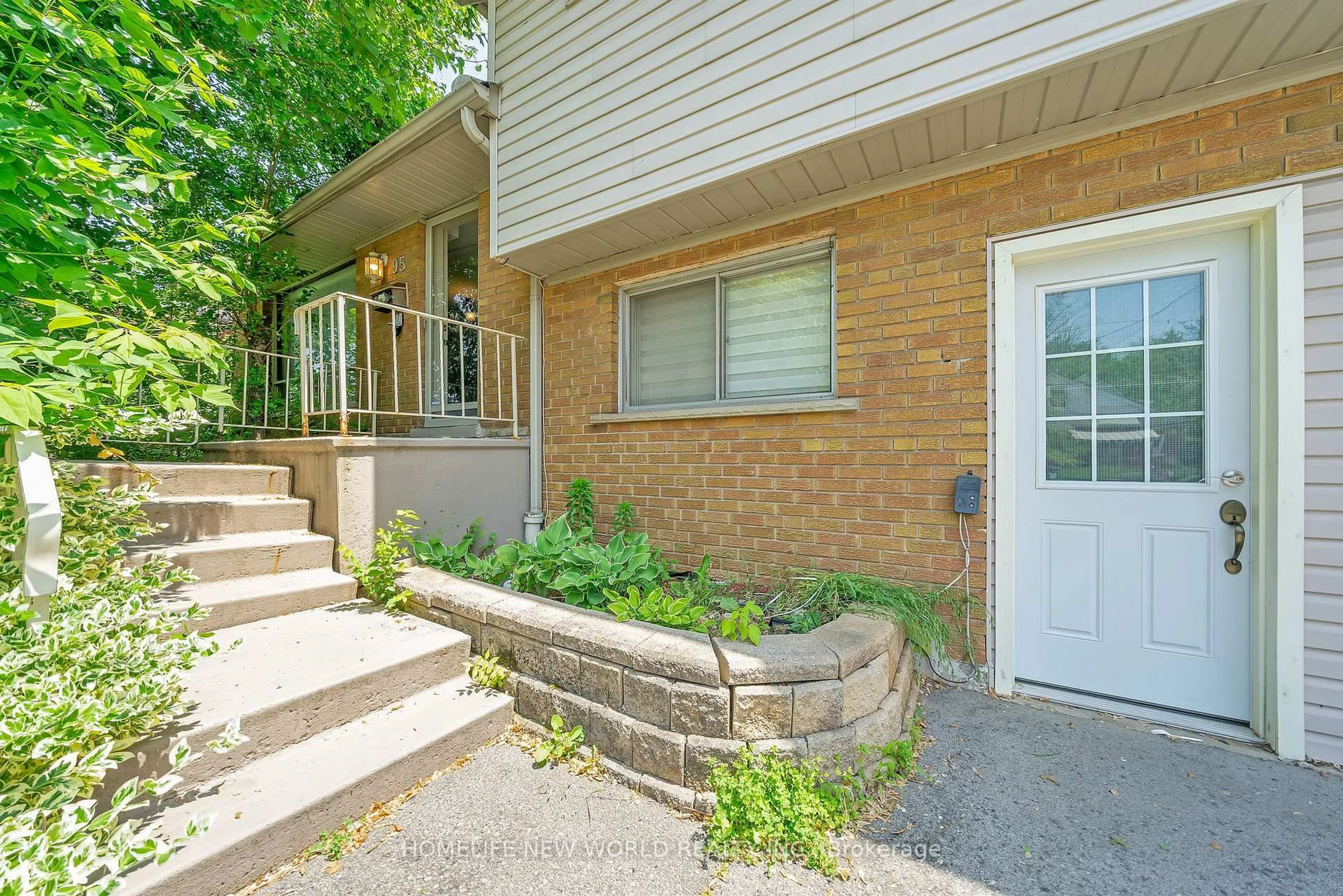 Unknown for 95 Bowman St, Hamilton Ontario L8S 2T5