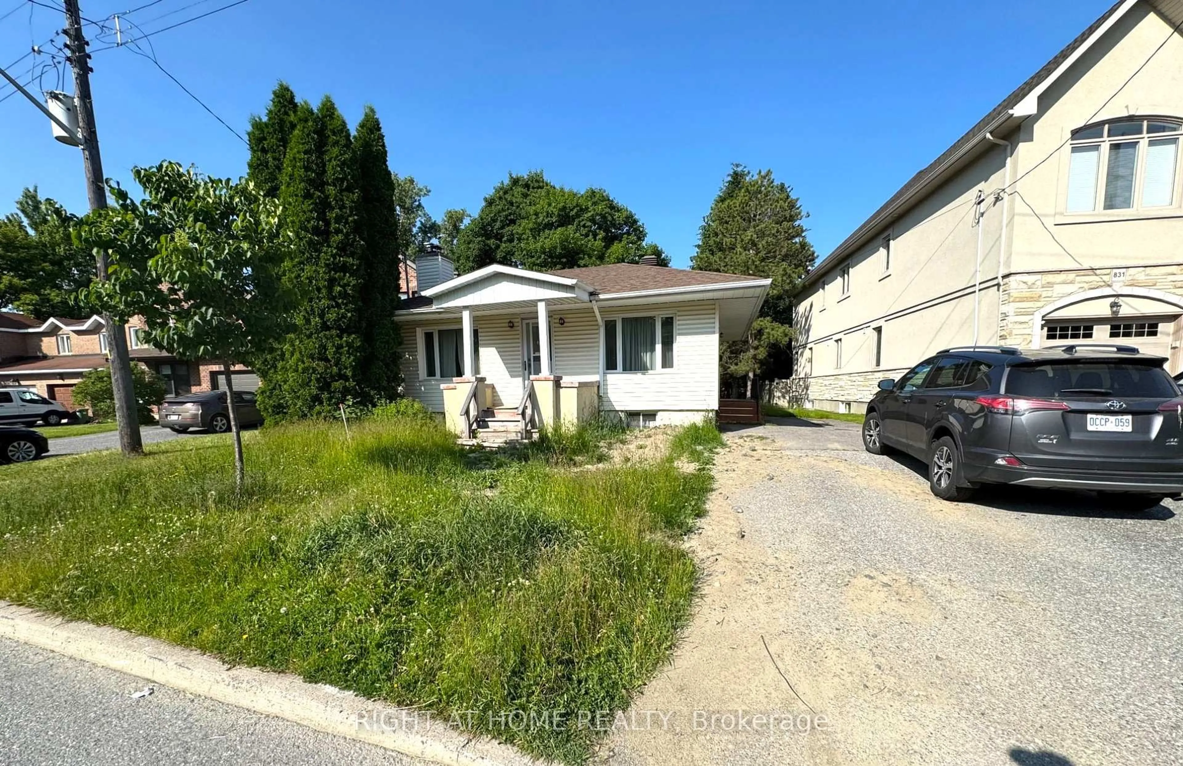 Unknown for 827 Riddell Ave, Ottawa Ontario K2A 2V8