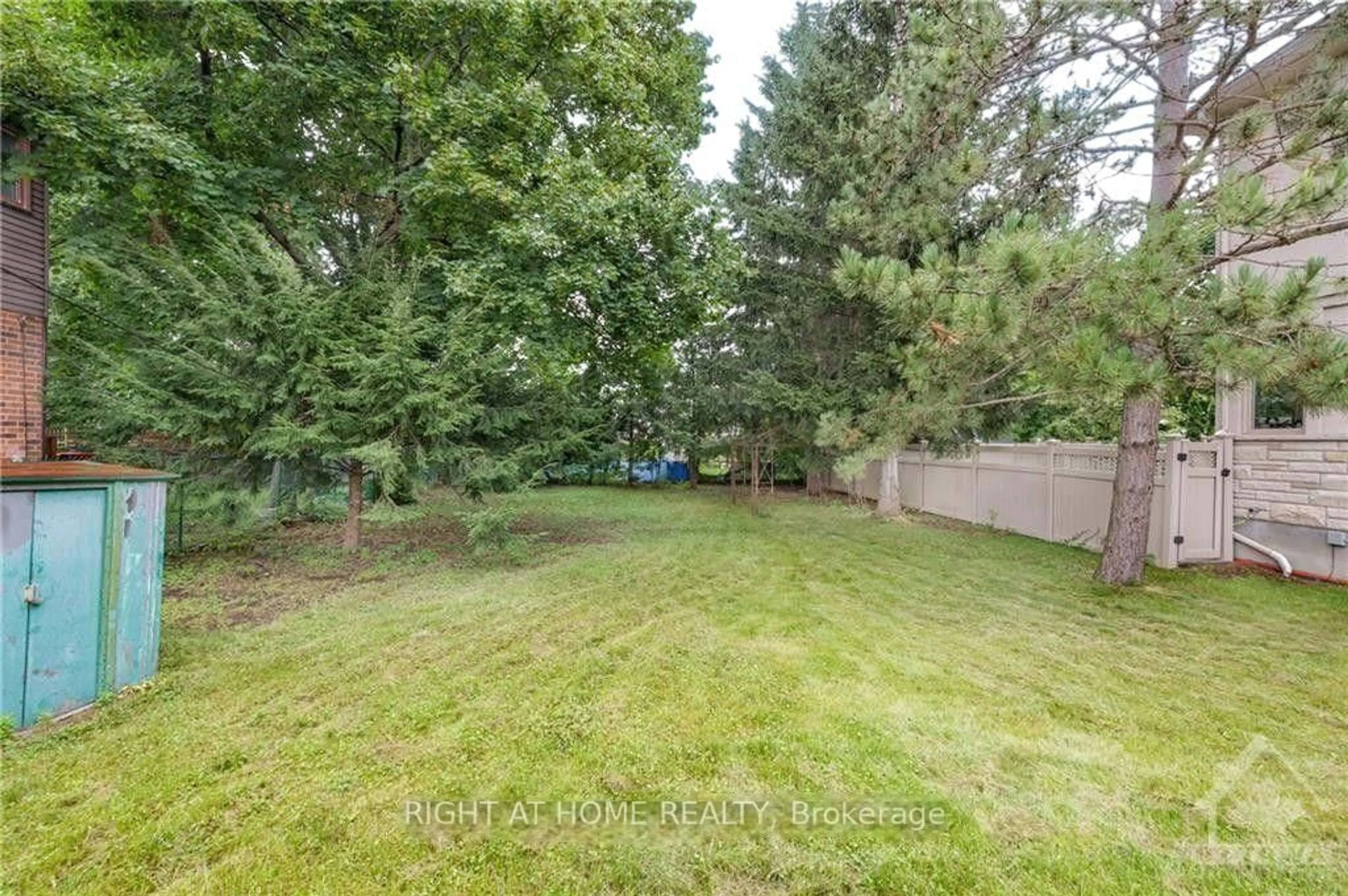 Patio, forest/trees view for 827 Riddell Ave, Ottawa Ontario K2A 2V8