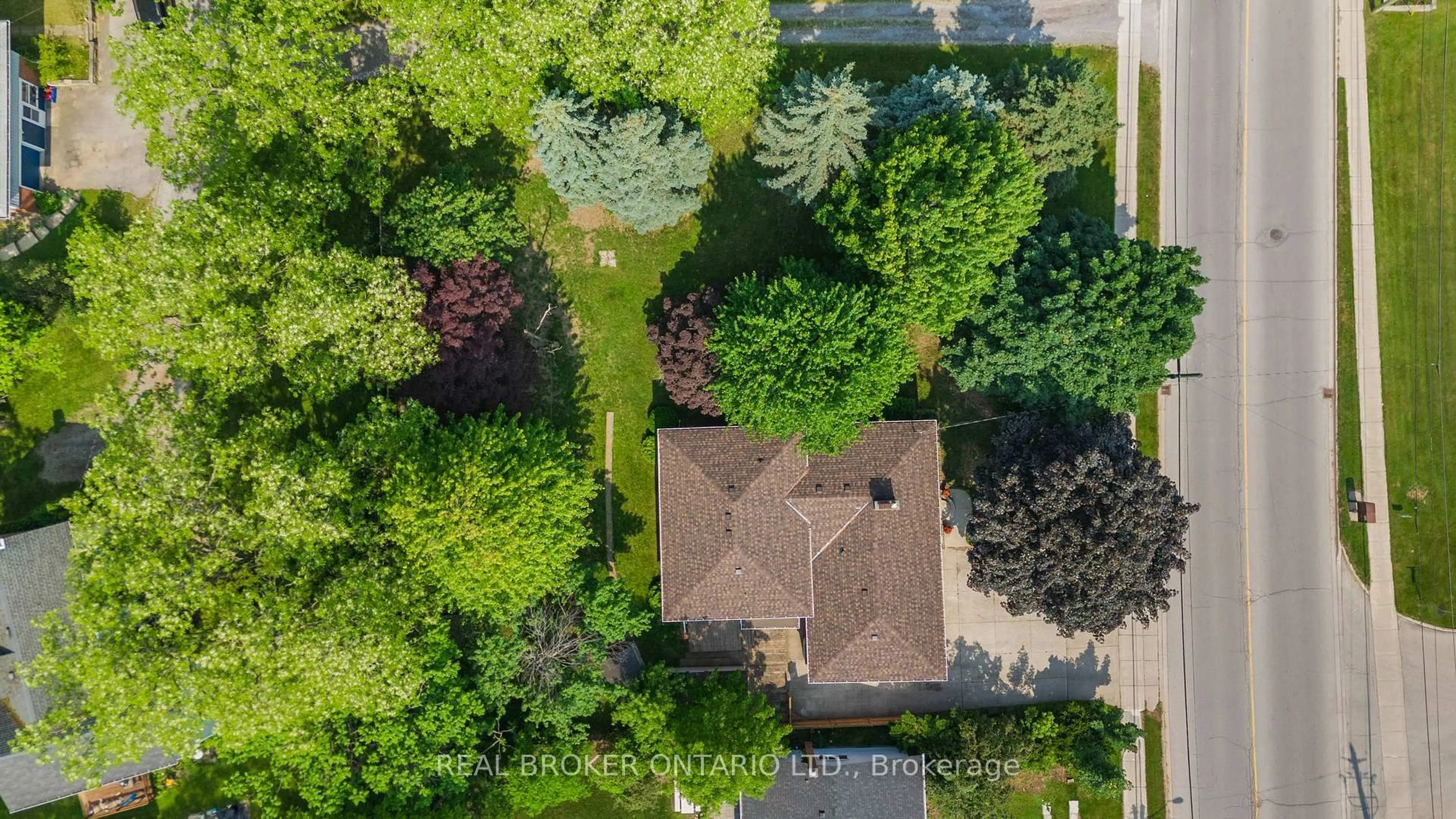 A pic from outside/outdoor area/front of a property/back of a property/a pic from drone, street for 4898 King St, Lincoln Ontario L0R 1B6