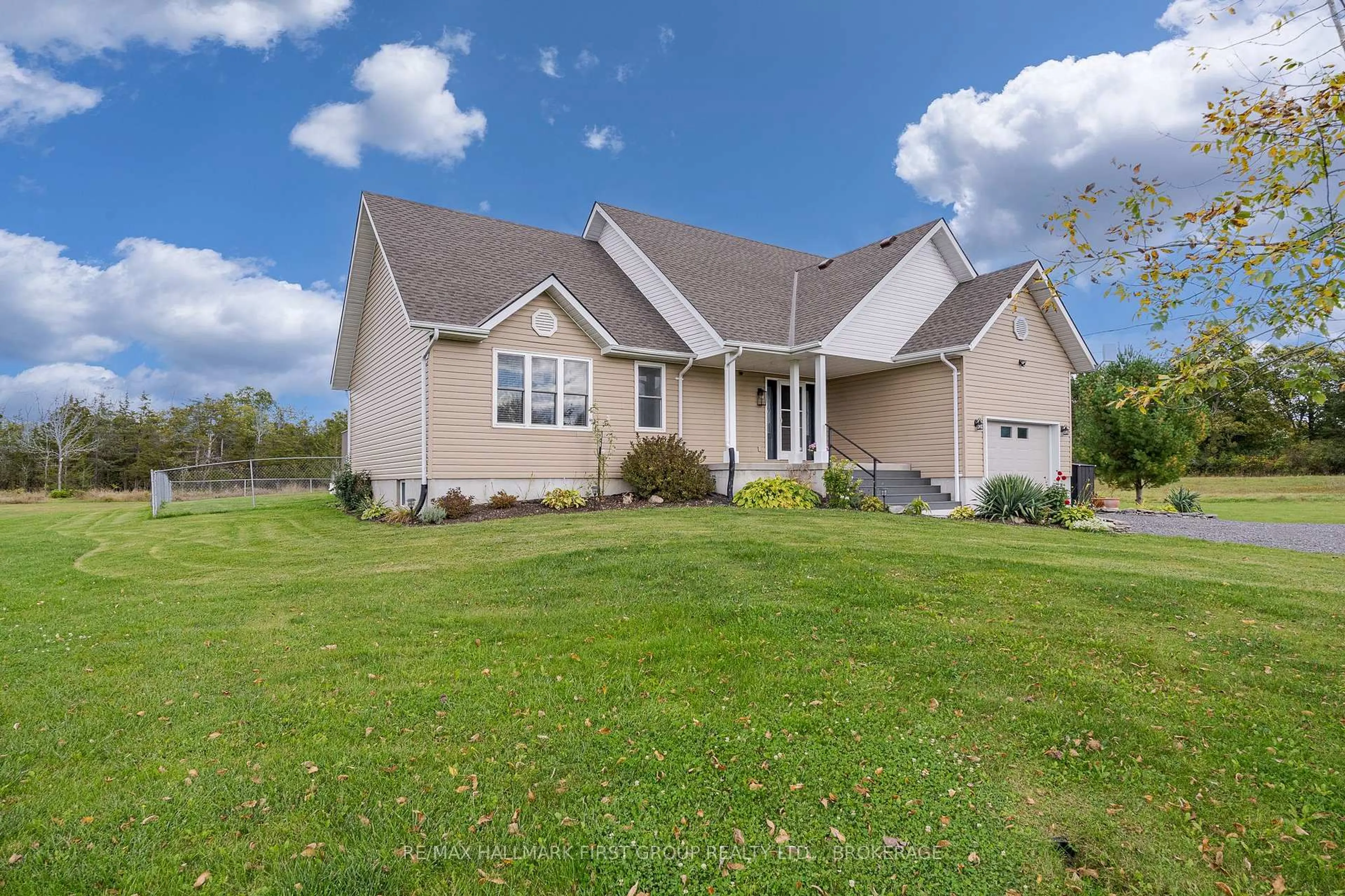 Home with vinyl exterior material, unknown for 437 Abrams Rd, Napanee Ontario K7R 3K8