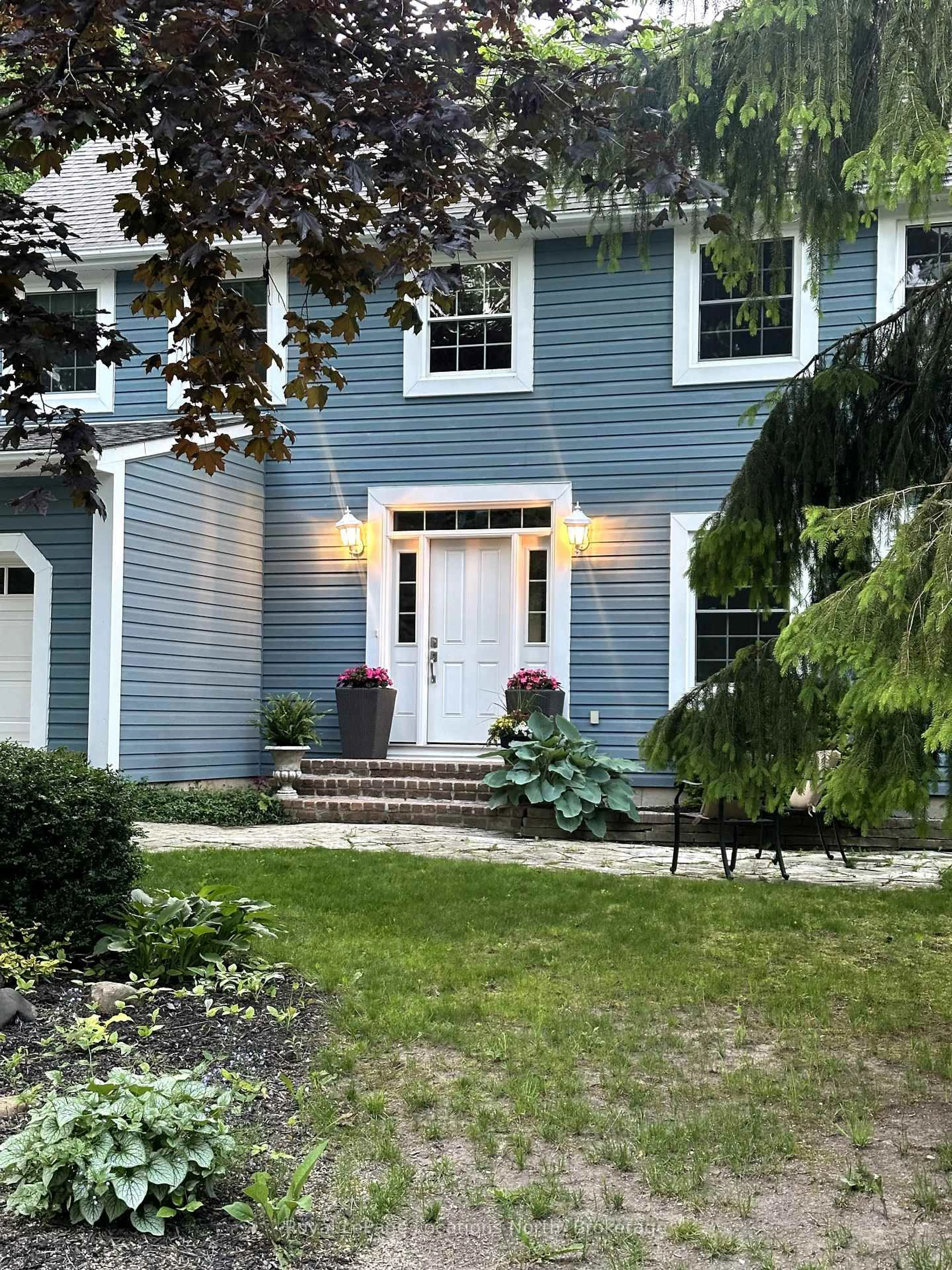 Home with vinyl exterior material, street for 47 Vera St, Meaford Ontario N4L 1B2