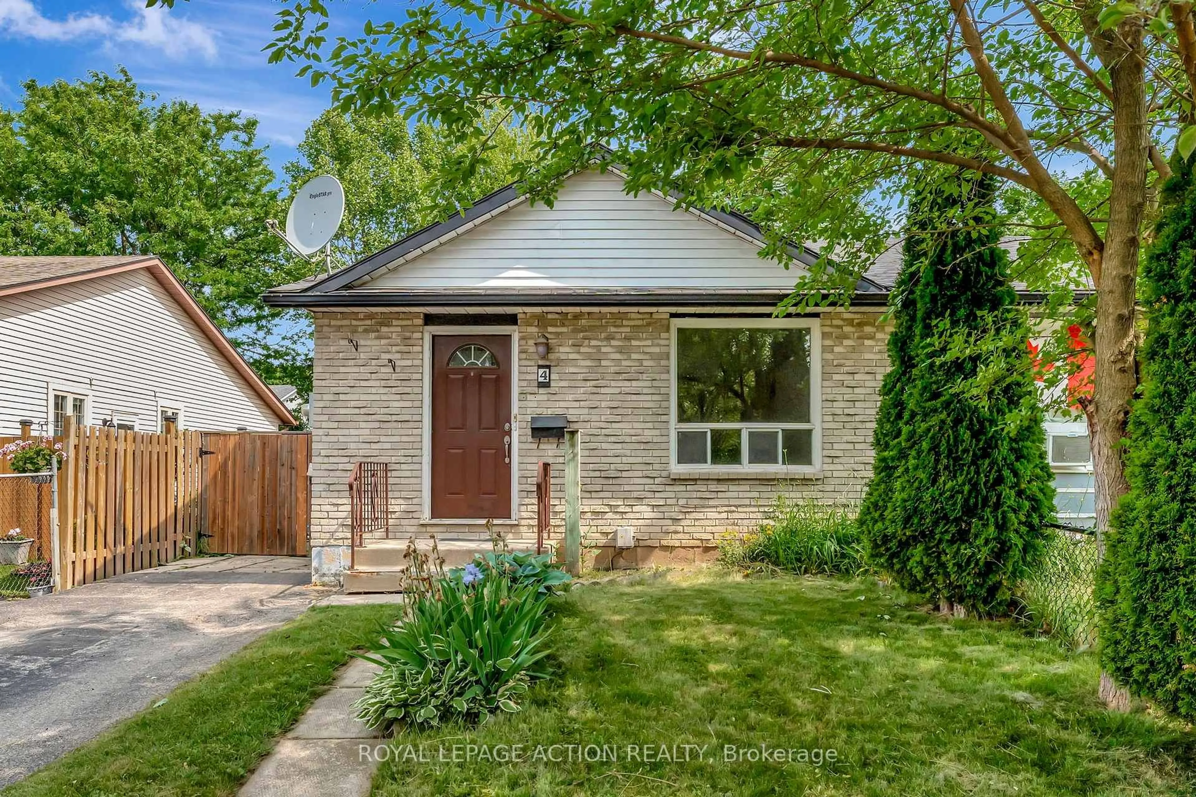 Home with brick exterior material, street for 4 Sulky Rd, Brantford Ontario N3P 1K2
