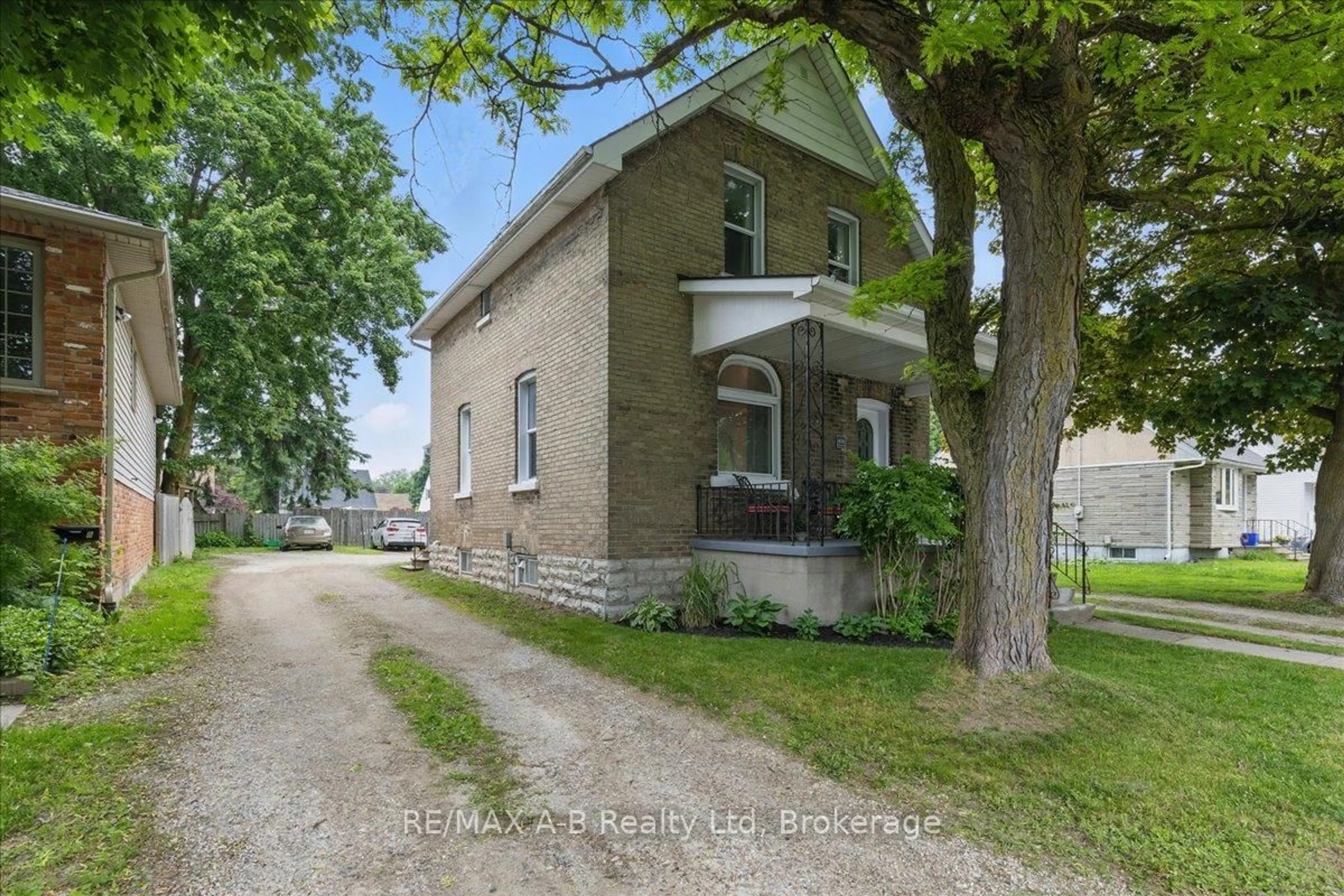 Unknown for 616 Ontario St, Stratford Ontario N5A 3J5