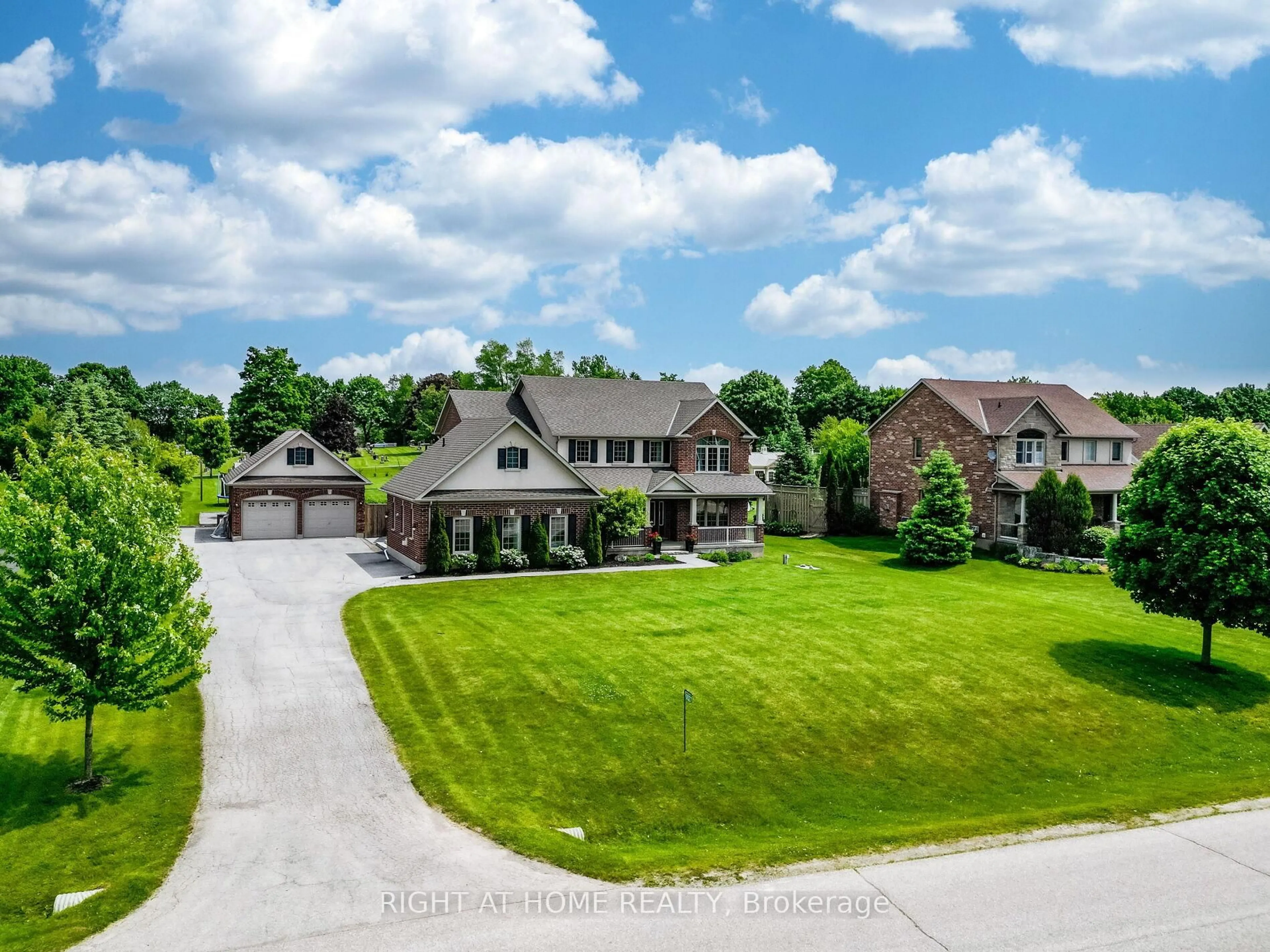 A pic from outside/outdoor area/front of a property/back of a property/a pic from drone, street for 27 Armstrong St, Erin Ontario N0B 1T0