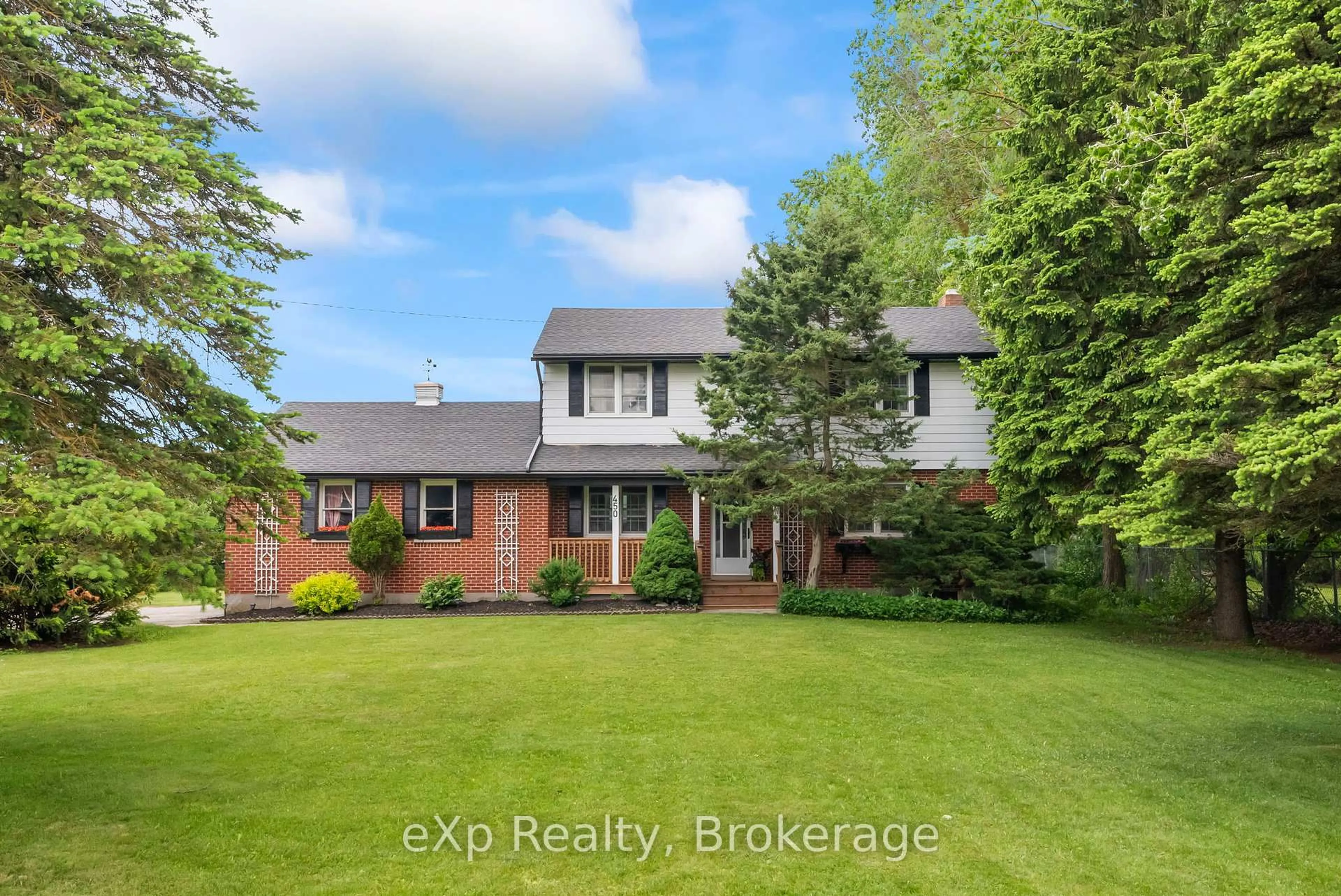 A pic from outside/outdoor area/front of a property/back of a property/a pic from drone, street for 450 Smith St, Wellington North Ontario N0G 1A0
