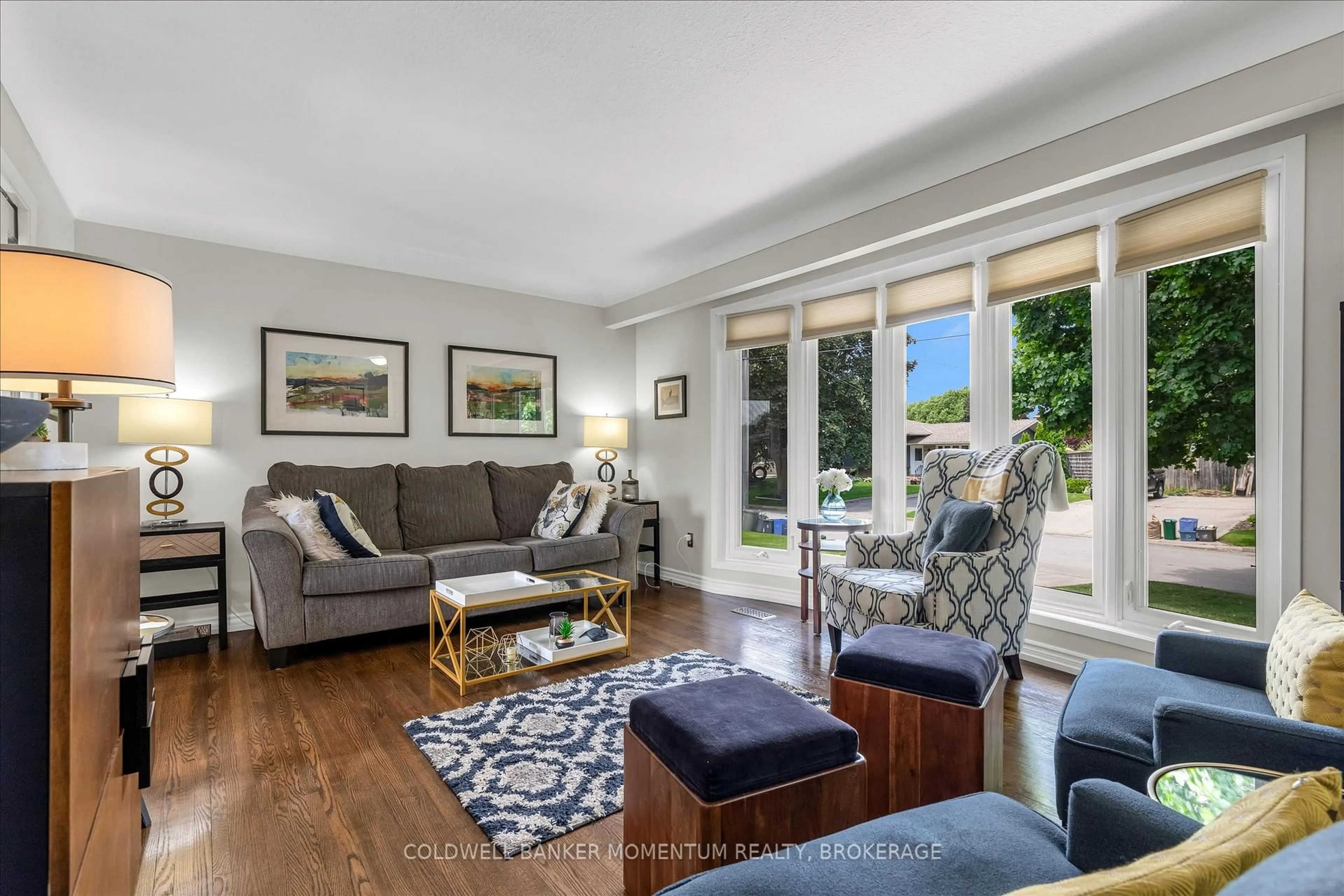 Living room with furniture, unknown for 2 Clipper Bay, St. Catharines Ontario L2M 4E3