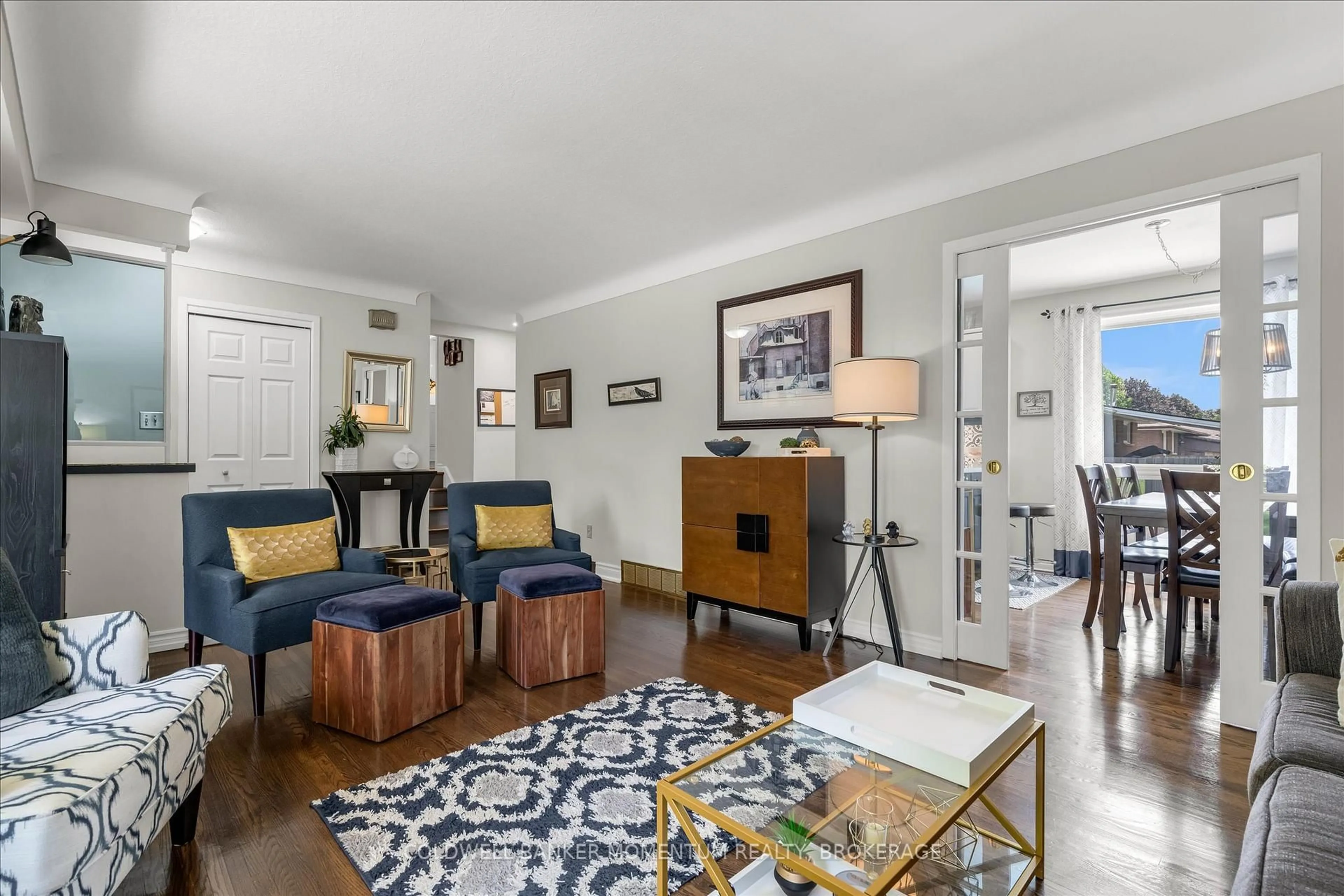 Living room with furniture, unknown for 2 Clipper Bay, St. Catharines Ontario L2M 4E3