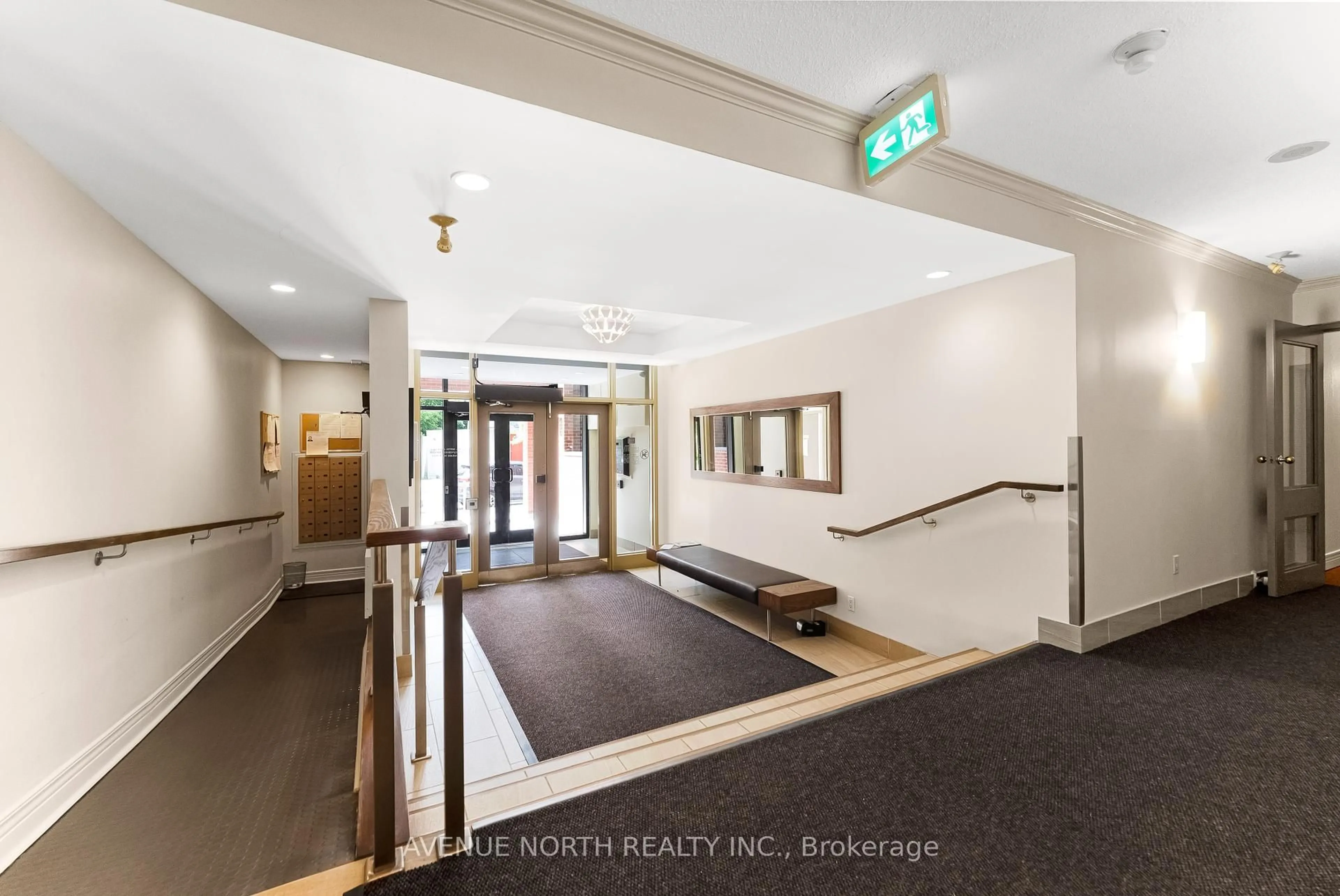 Indoor foyer for 969 North River Rd #106, Ottawa Ontario K1K 3V3