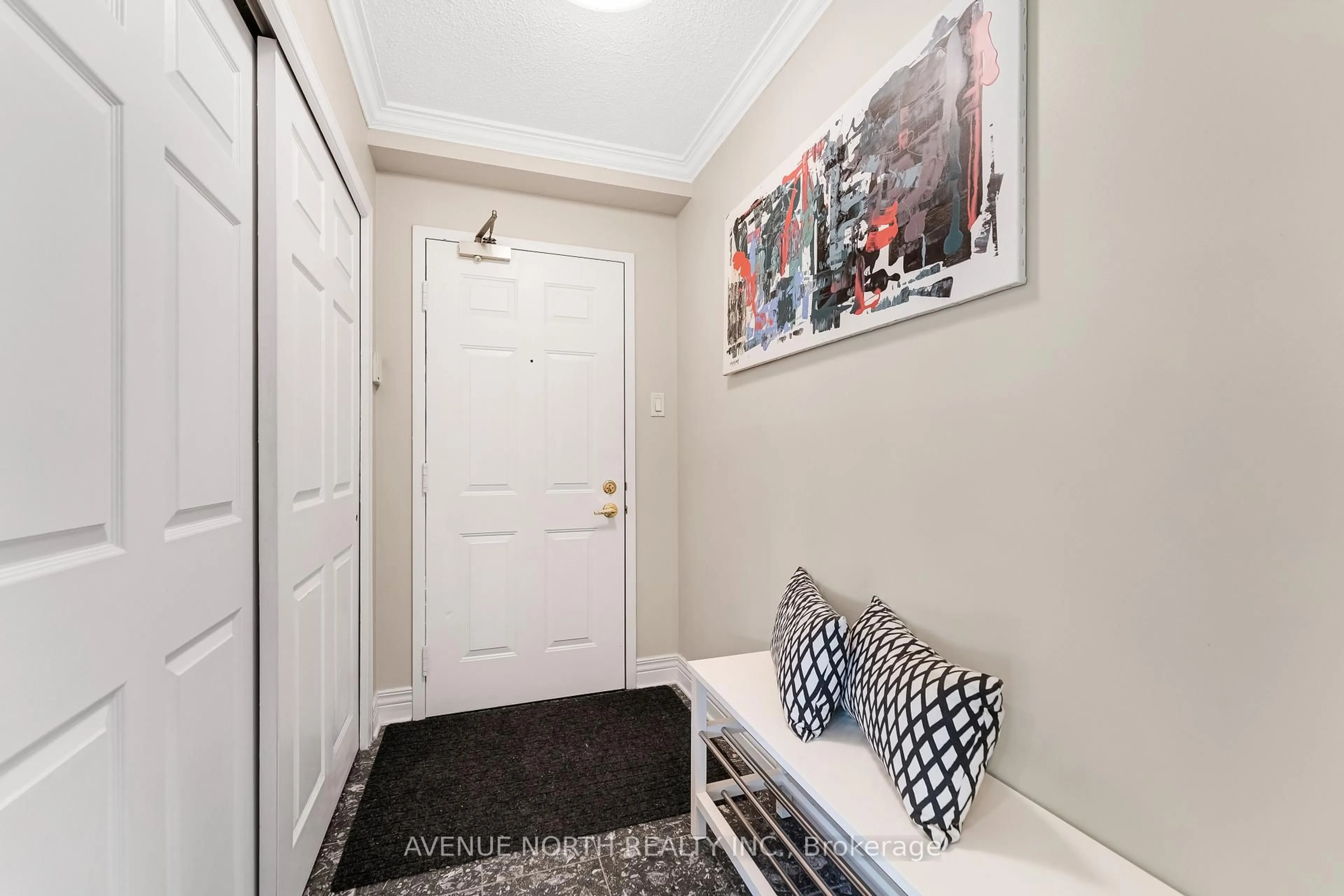 Indoor entryway for 969 North River Rd #106, Ottawa Ontario K1K 3V3