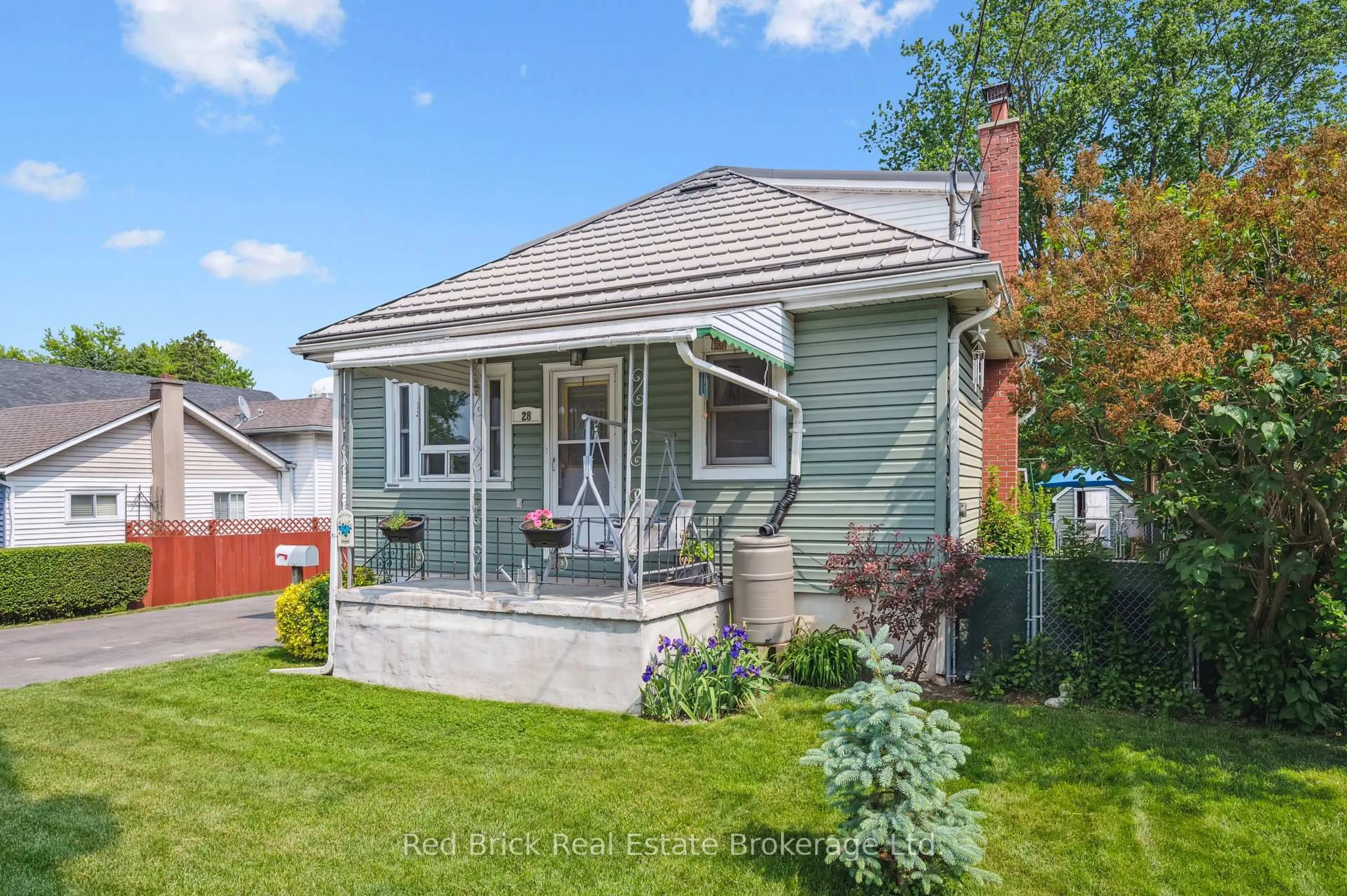 Home with vinyl exterior material, street for 28 Barton St, Guelph Ontario N1H 1M3