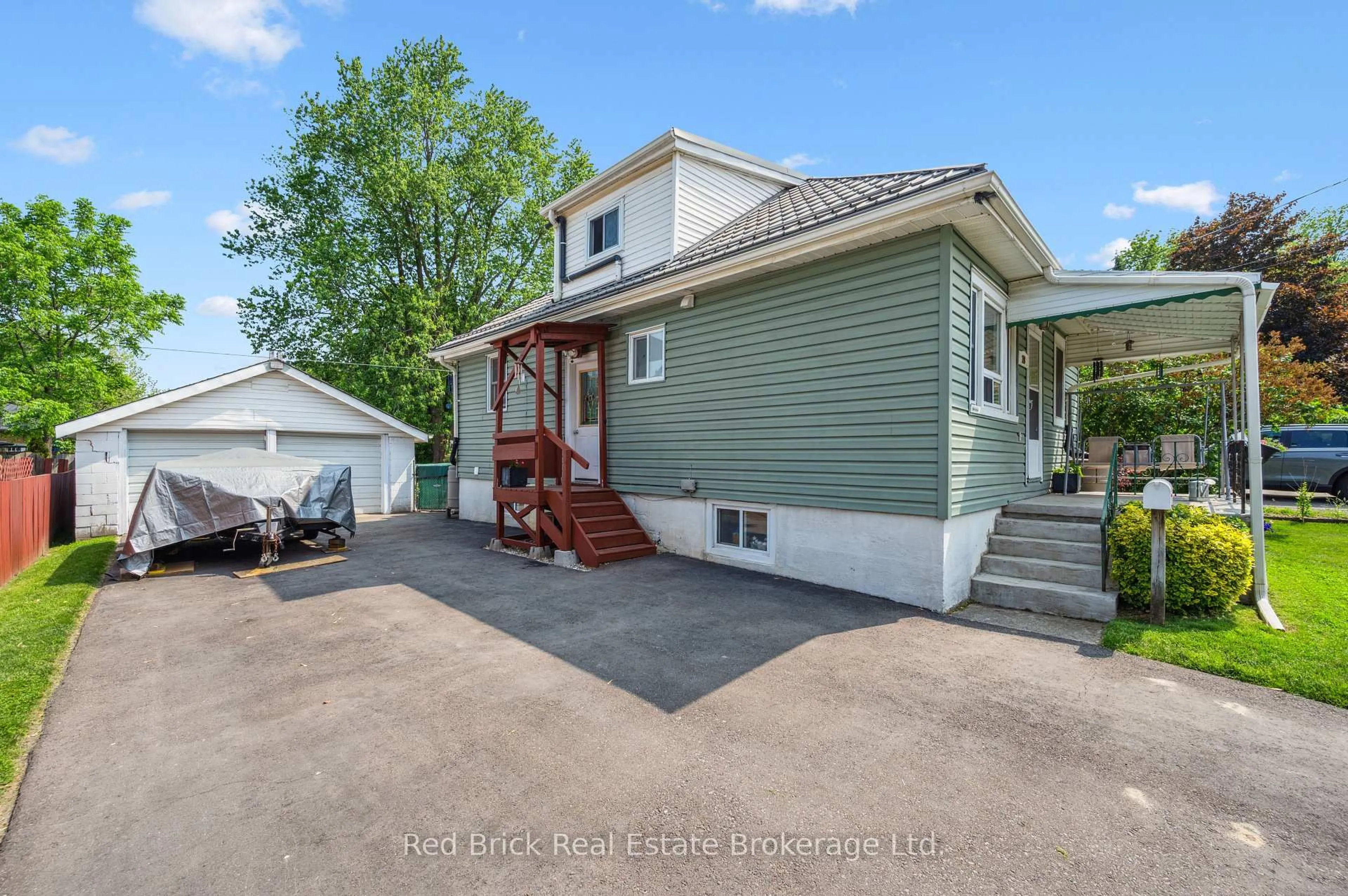 Unknown for 28 Barton St, Guelph Ontario N1H 1M3