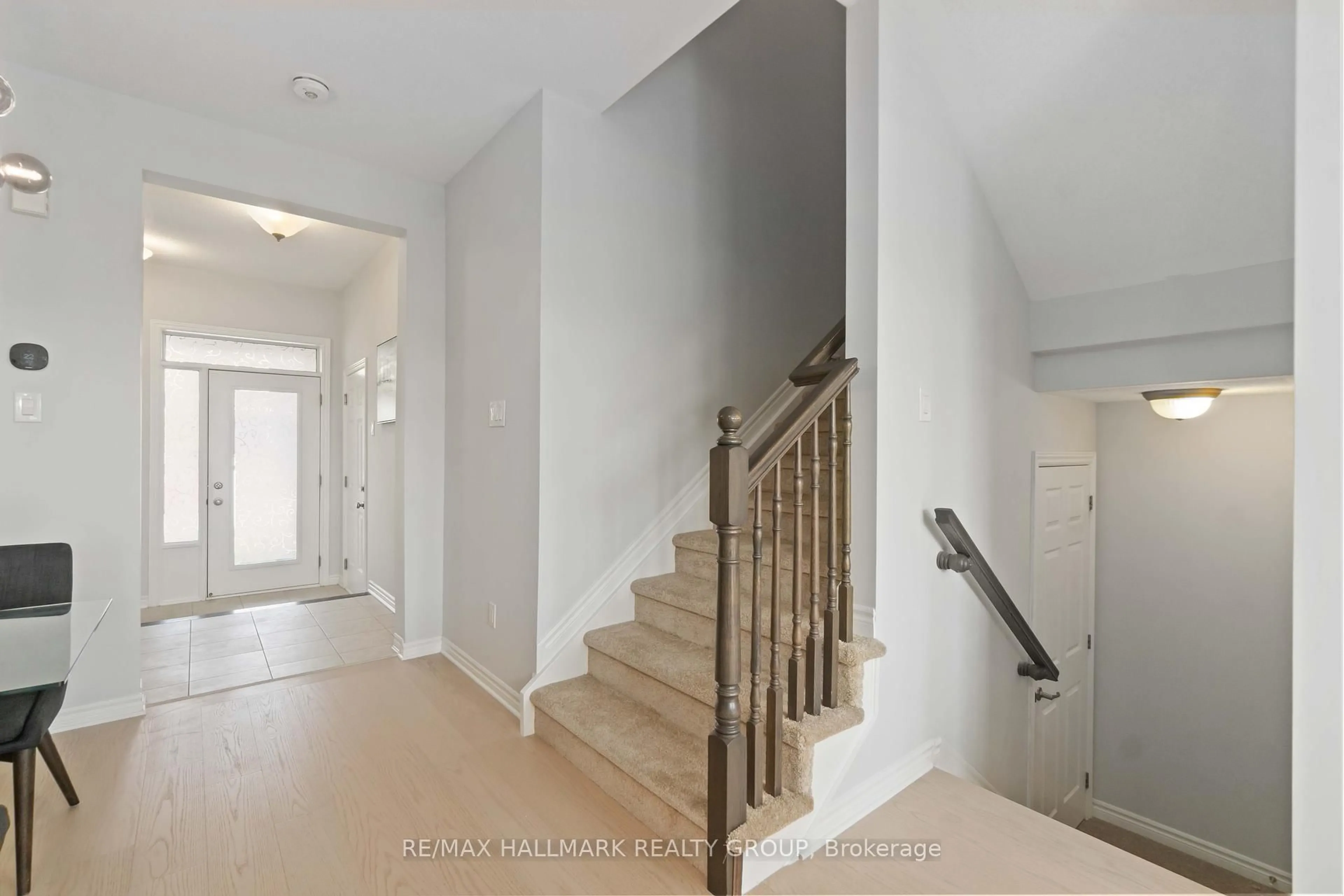 Unknown for 402 Edgevalley Crt, Stittsville Ontario K2S 2R3