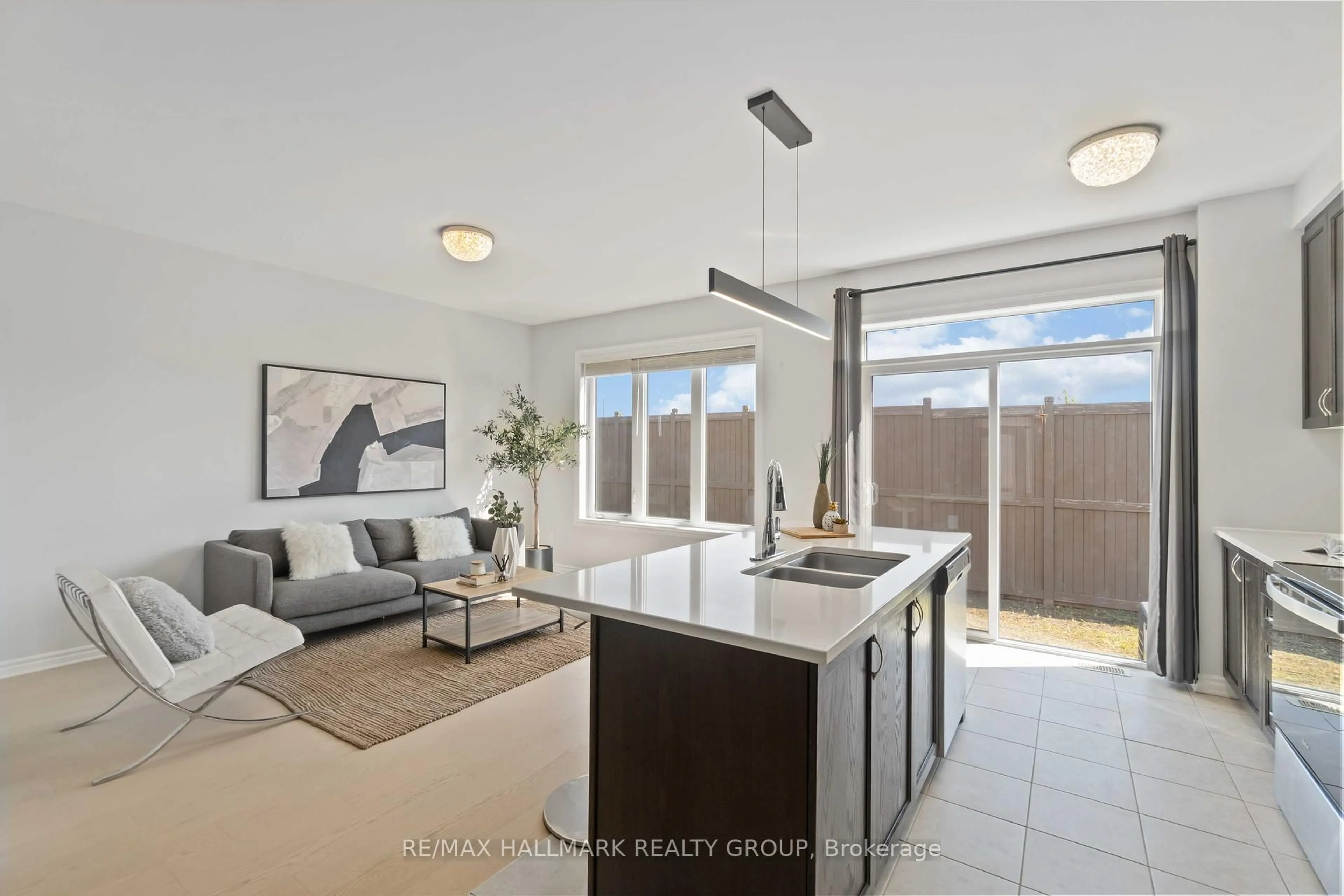 Open concept kitchen, ceramic/tile floor for 402 Edgevalley Crt, Stittsville Ontario K2S 2R3
