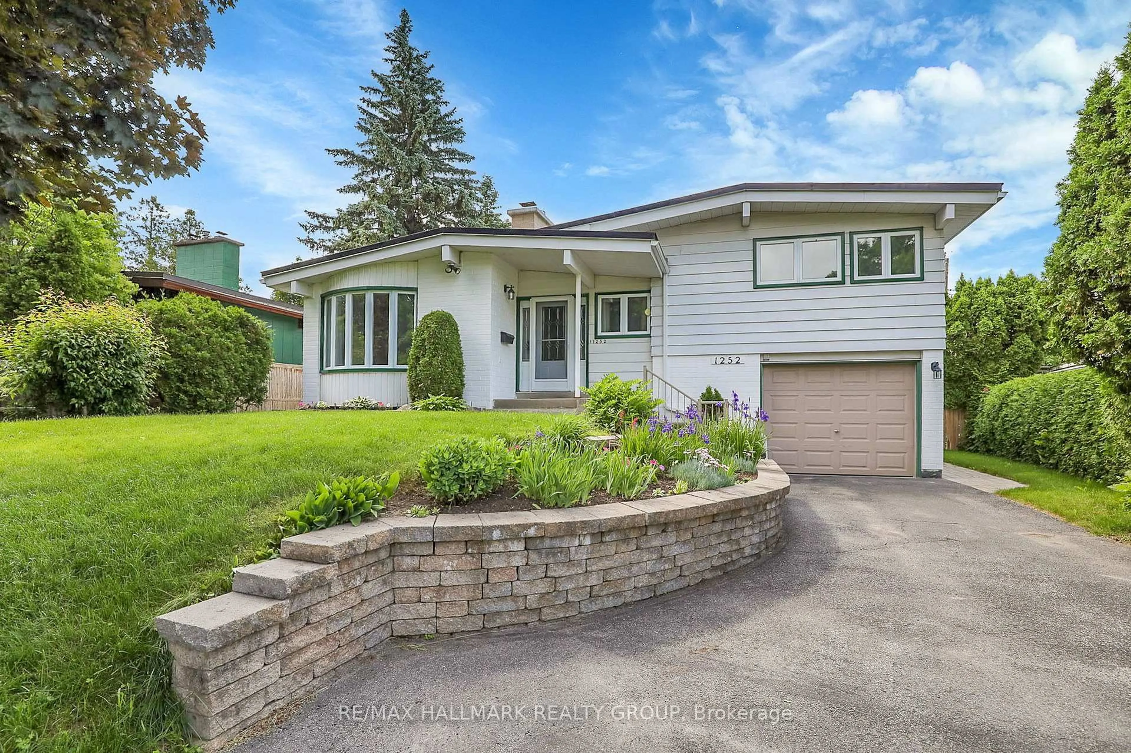 Unknown for 1252 BONNIE Cres, Ottawa Ontario K2C 1Z9